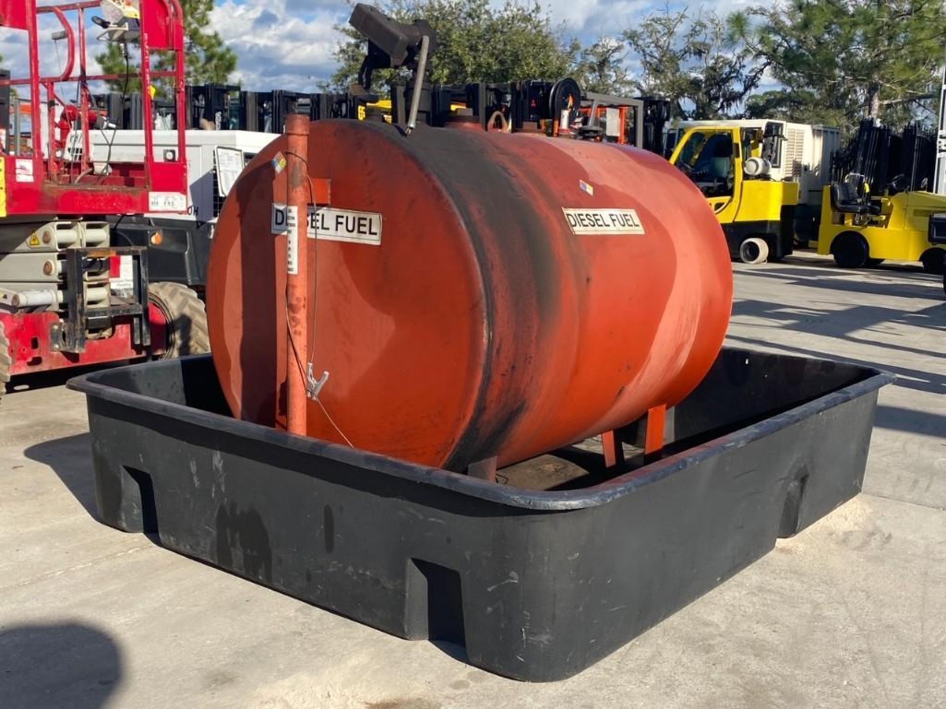 DOUBLE WALL DIESEL FUEL TANK GOOD, APPROX 2000 GALLON, SPILL BIN - Image 6 of 12