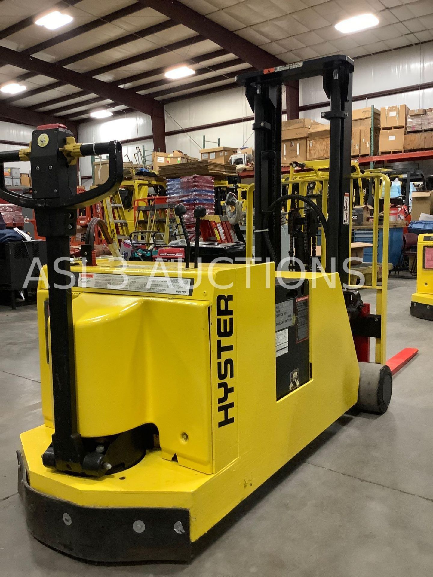 HYSTER ELECTRIC FORK LIFT TILT TRUCK MODEL W40XTC MAX CAPACITY 4000lbs LOAD HEIGHT 104.5