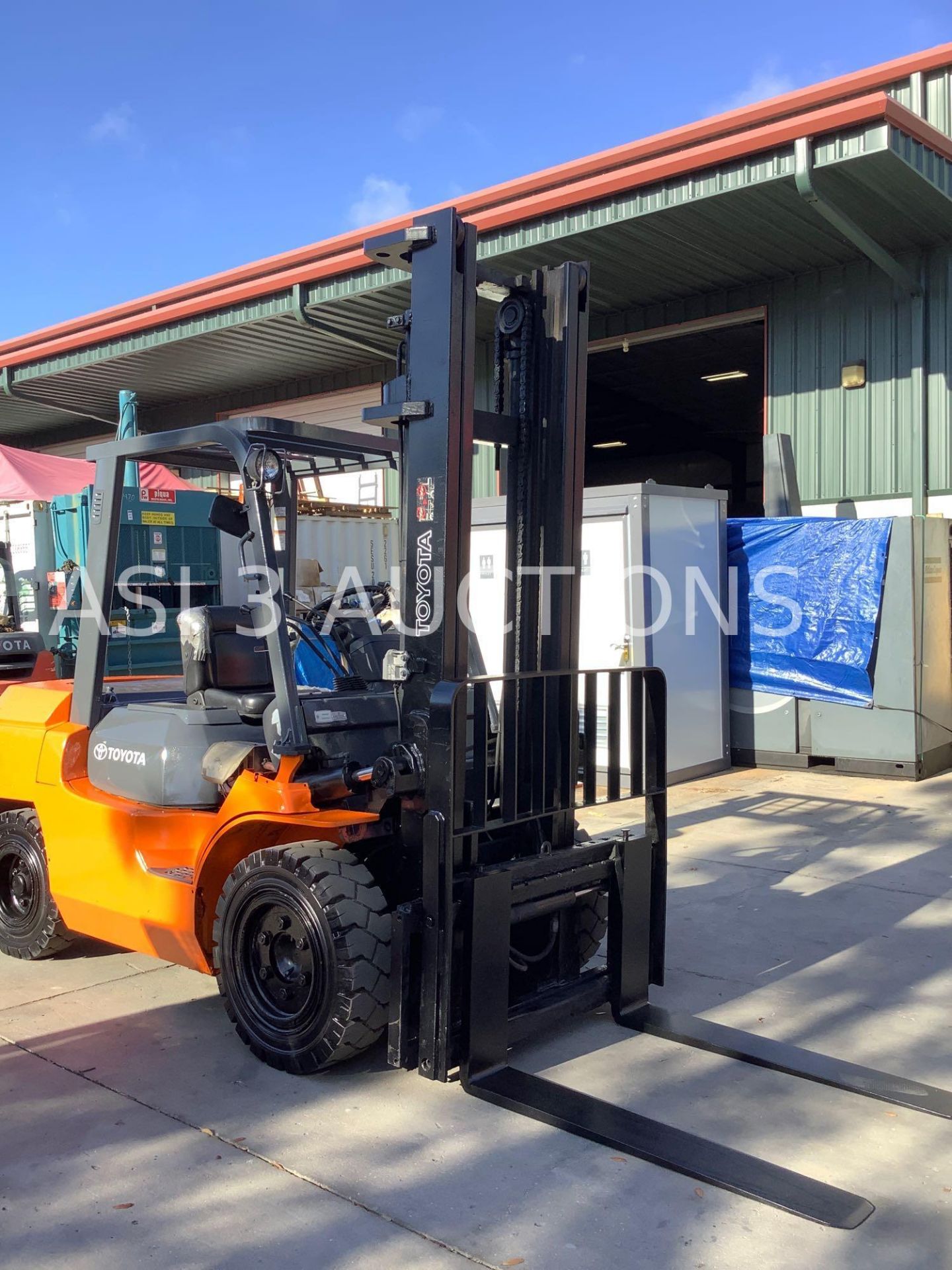 TOYOTA FORKLIFT MODEL 7FGU35 TILT, SIDE SHIFT BACK LIFT APPROX LOAD CAPACITY 7300 - Image 9 of 11