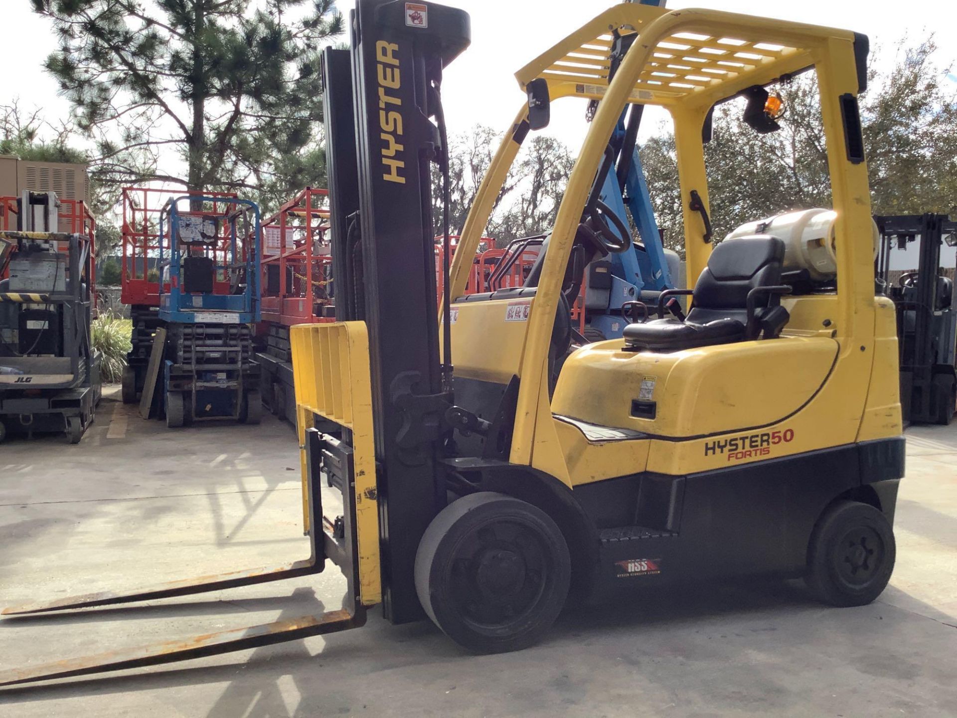 2014 HYSTER LP FORKLIFT MODEL S50FT, TILT, SIDE SHIFT, 5,000 LB CAPACITY, TANK NOT INCLUDE ( 5323 ) - Image 2 of 7