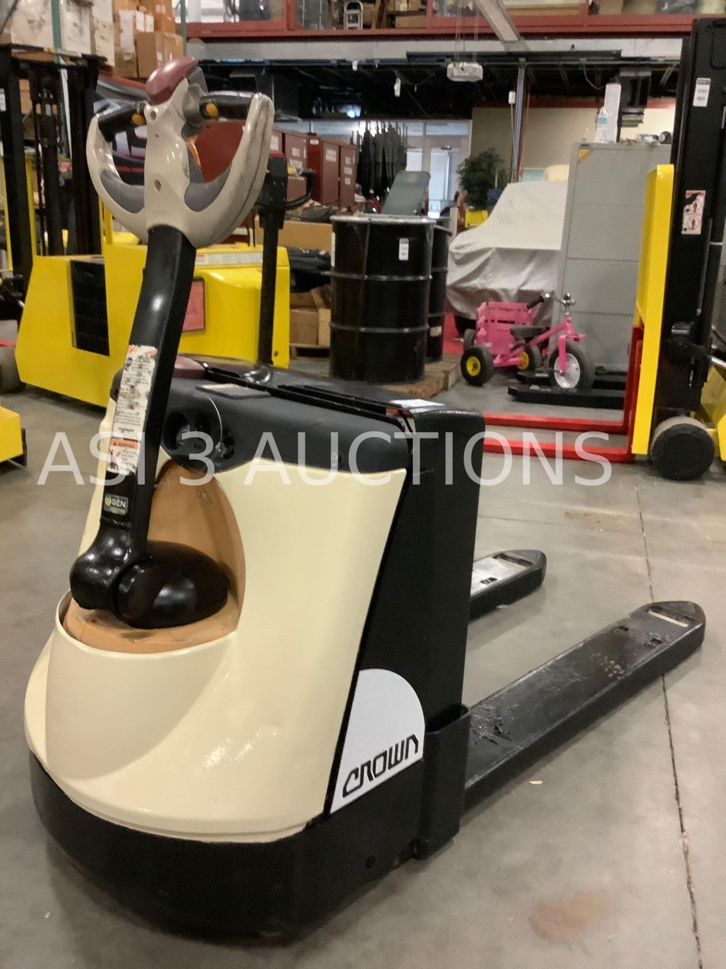 2016 CROWN ELECTRIC WP 3000 SERIES PALLET JACK MODEL WP3035-45 - Image 12 of 14