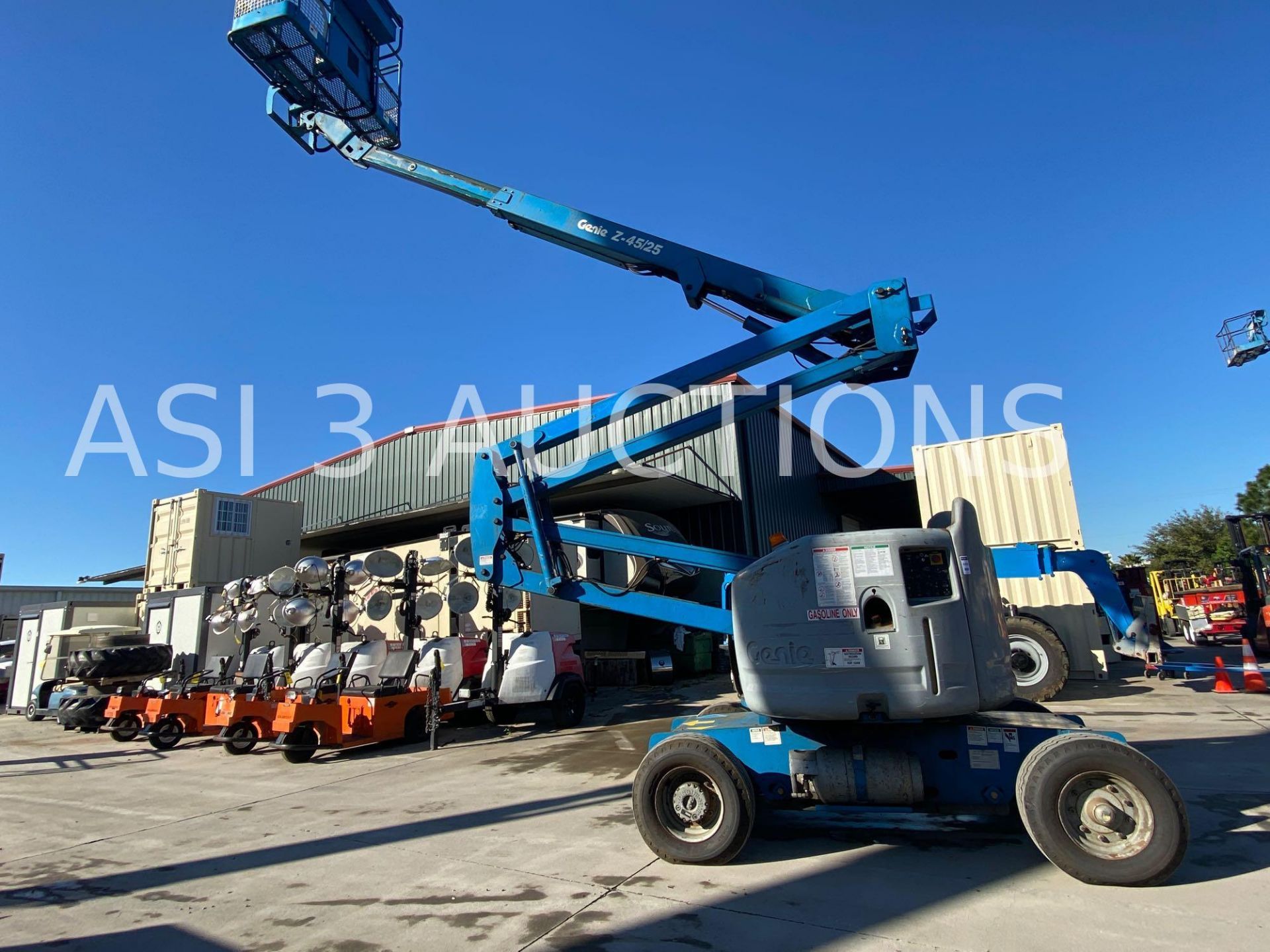 GENIE Z-45/25 DUAL FUEL ARTICULATING BOOM LIFT, FOAM FILLED TIRES, EXTRA WEIGHT UNDERNEATH, 45 - Image 2 of 17