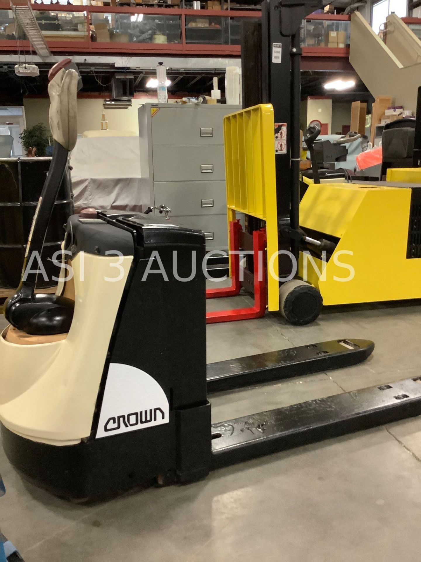 2016 CROWN ELECTRIC WP 3000 SERIES PALLET JACK MODEL WP3035-45 - Image 8 of 14