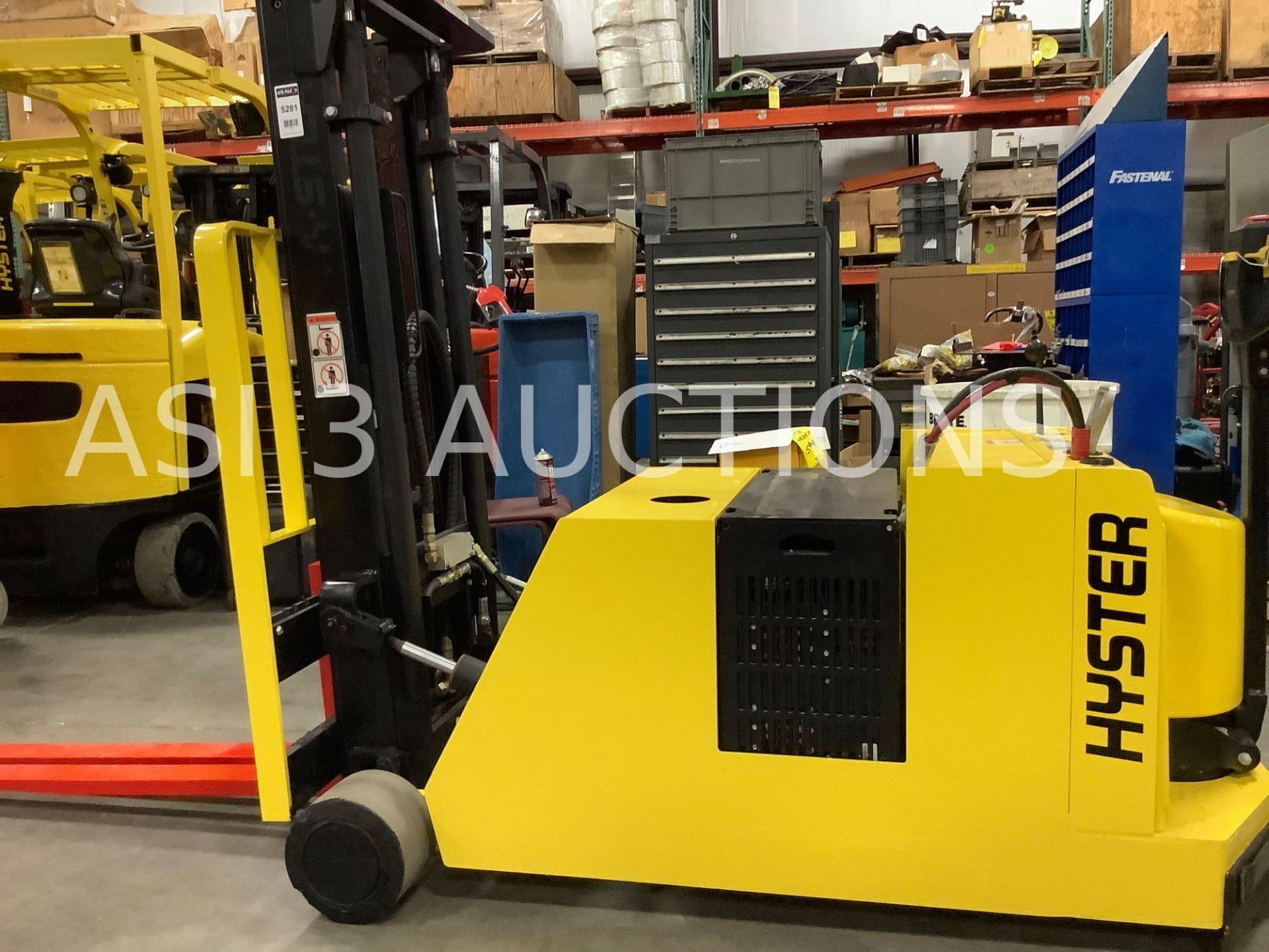 HYSTER FORK LIFT TILT TRUCK MODEL W40XTC MAX CAPACITY 4000lbs LOAD HEIGHT 104.5 RUNS & OPERATES - Image 9 of 9