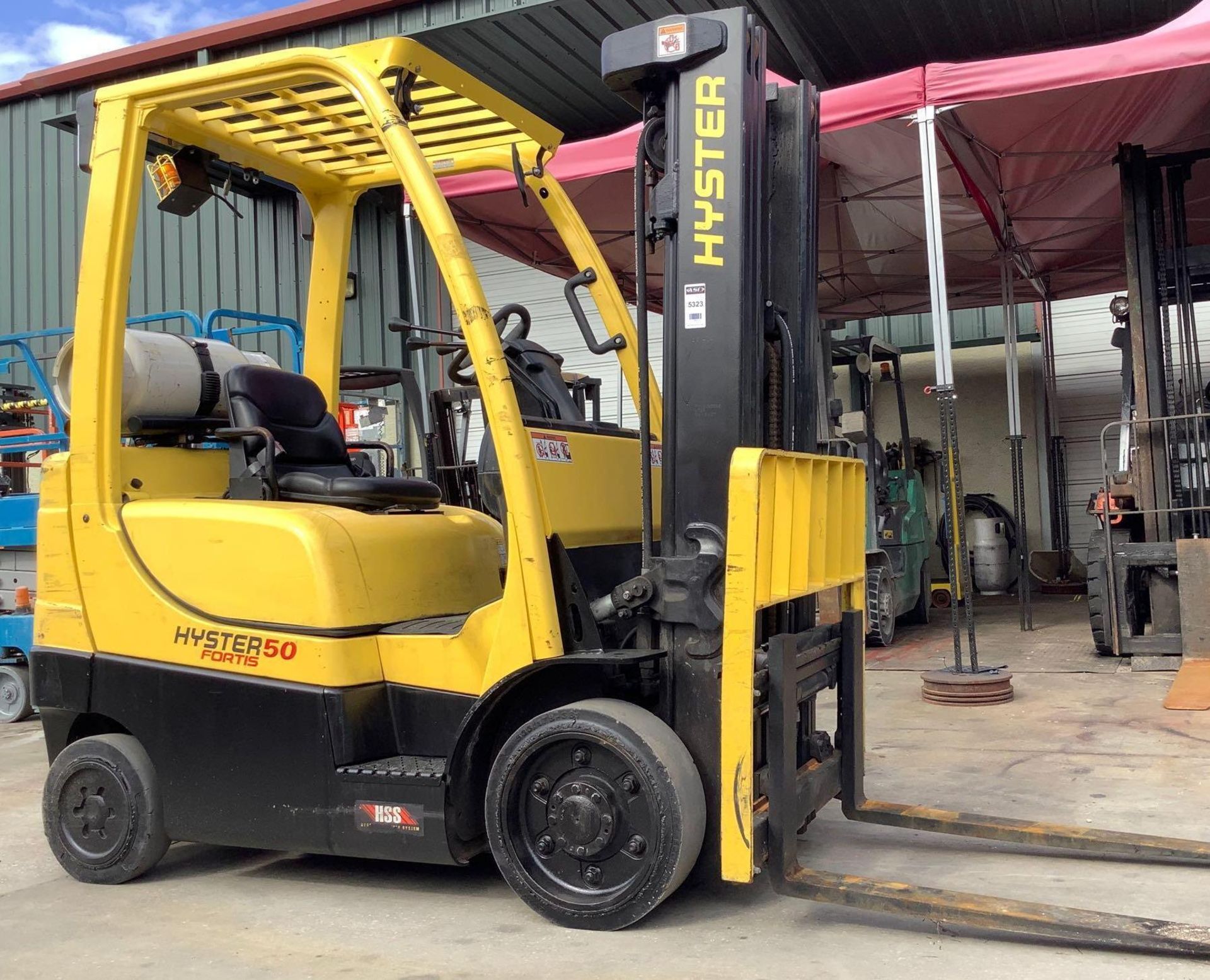 2014 HYSTER LP FORKLIFT MODEL S50FT, TILT, SIDE SHIFT, 5,000 LB CAPACITY, TANK NOT INCLUDE ( 5323 )