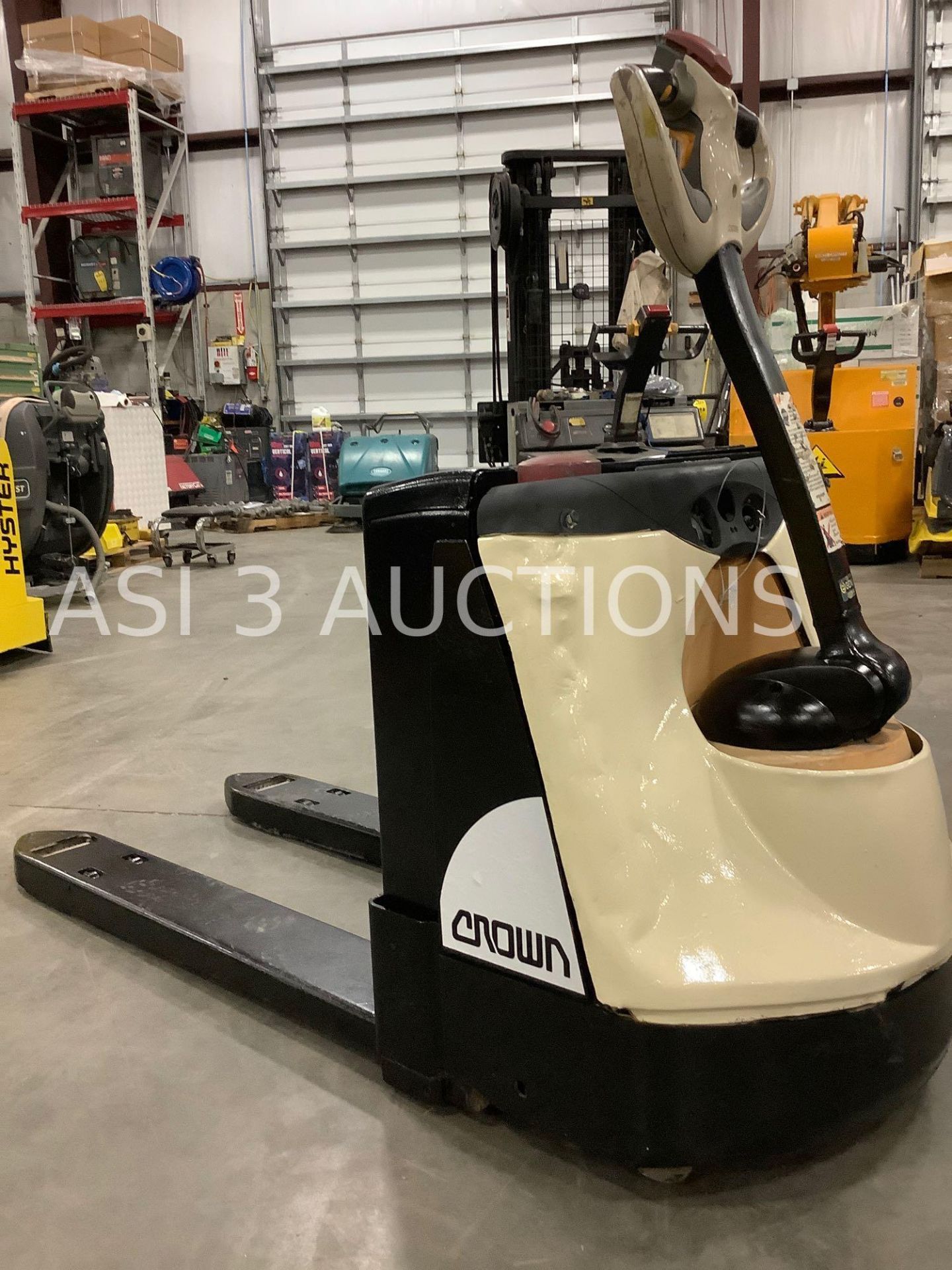 2016 CROWN ELECTRIC WP 3000 SERIES PALLET JACK MODEL WP3035-45 - Image 2 of 14