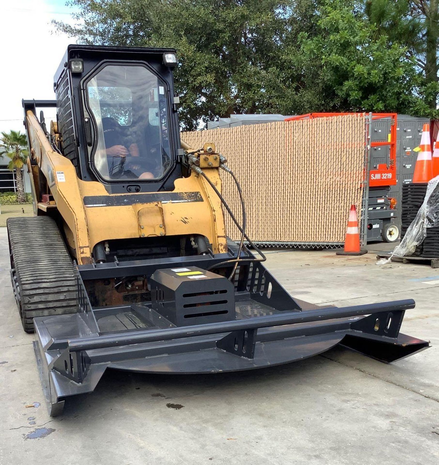 CATERPILLAR 287B DIESEL SKID STIR WITH UNUSED 2021 JCT 72" BRUSH CUTTER/STUMP JUMPER ATTACHMENT - Image 5 of 12