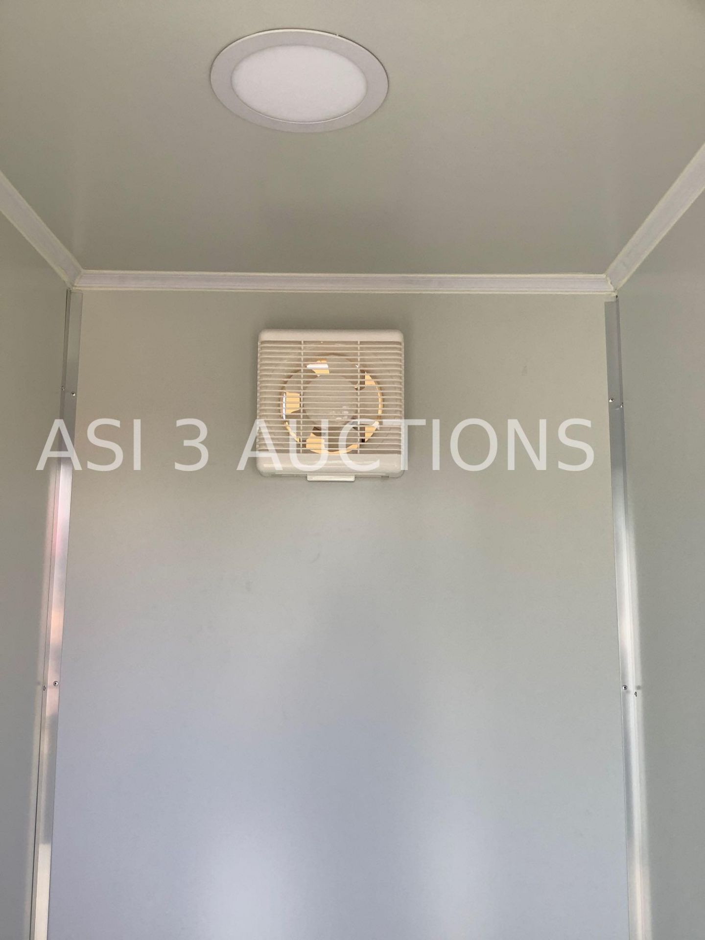 UNUSED PORTABLE MALE/FEMALE TOILETS, EXTERIOR PLUMBING CONNECTIONS, 110V/220V, EXHAUST FAN, LIGHTS - Image 9 of 14