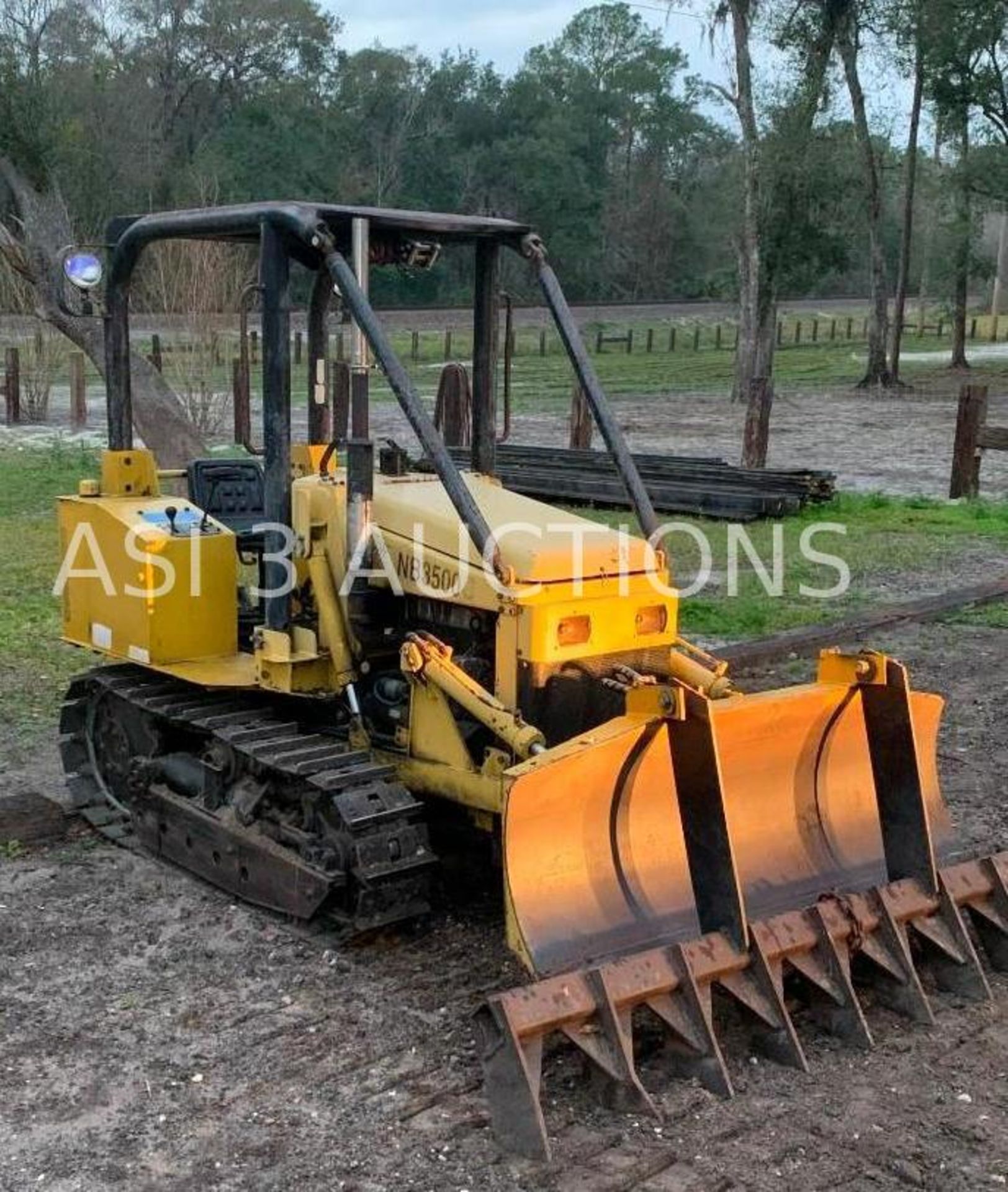 NOR TRAC MB3500 BULLDOZER, DIESEL POWERED, METAL TRACKS, GOOD UNDERCARRIAGE AT APPROX. 95%, 3 POINT