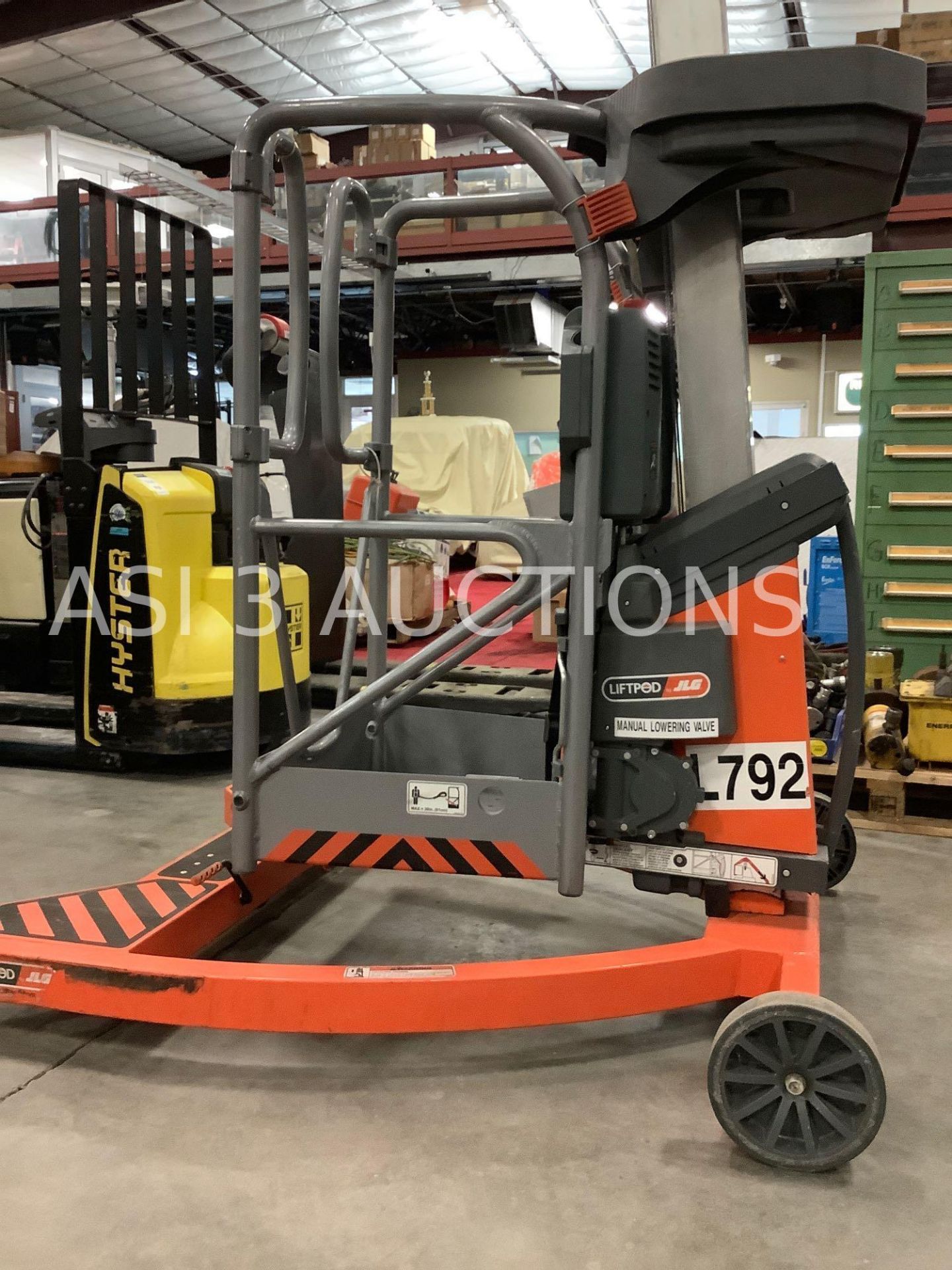 2013 JLG ELECTRIC MAN LIFT MODEL FS80 D3 POWER PACK LIFTPOD 20S MAX CAPACITY 330 WITH MANUAL - Image 7 of 11