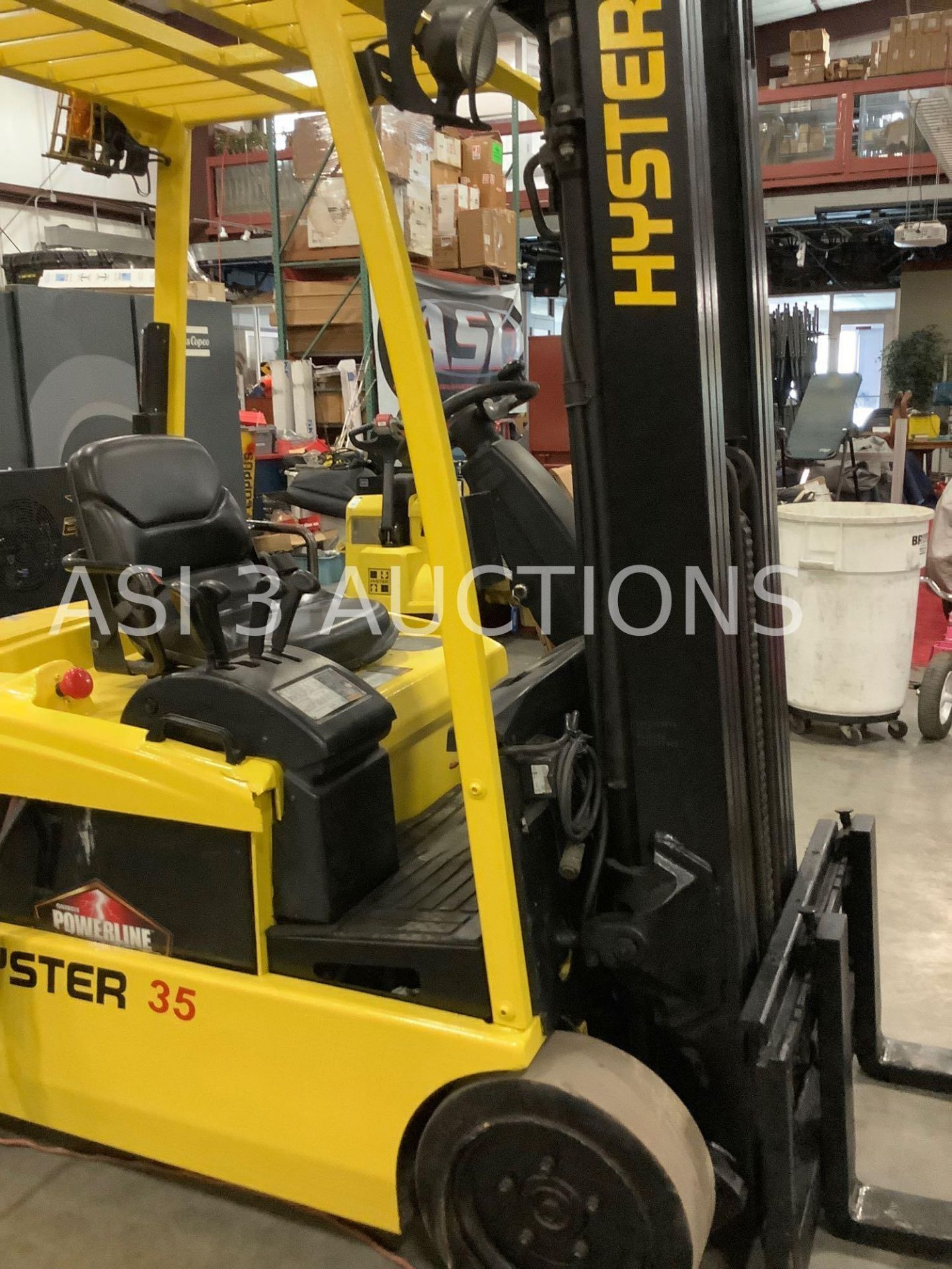 HYSTER FORK LIFT TRUCK MODEL J35ZT MAX CAPACITY 3,500lbs LOAD HEIGHT 187in - Image 8 of 11