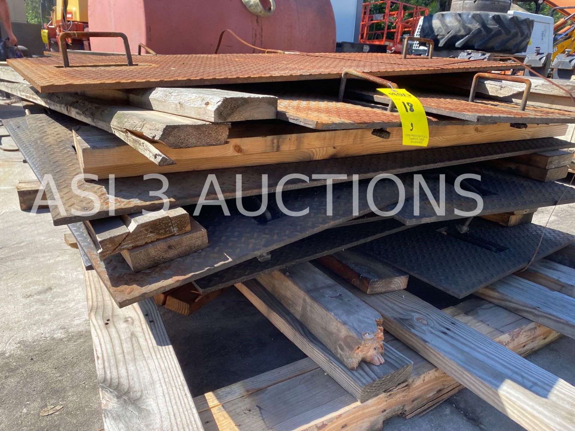 LARGE QUANTITY OF HEAVY STEEL ROAD PLATES - Image 3 of 7