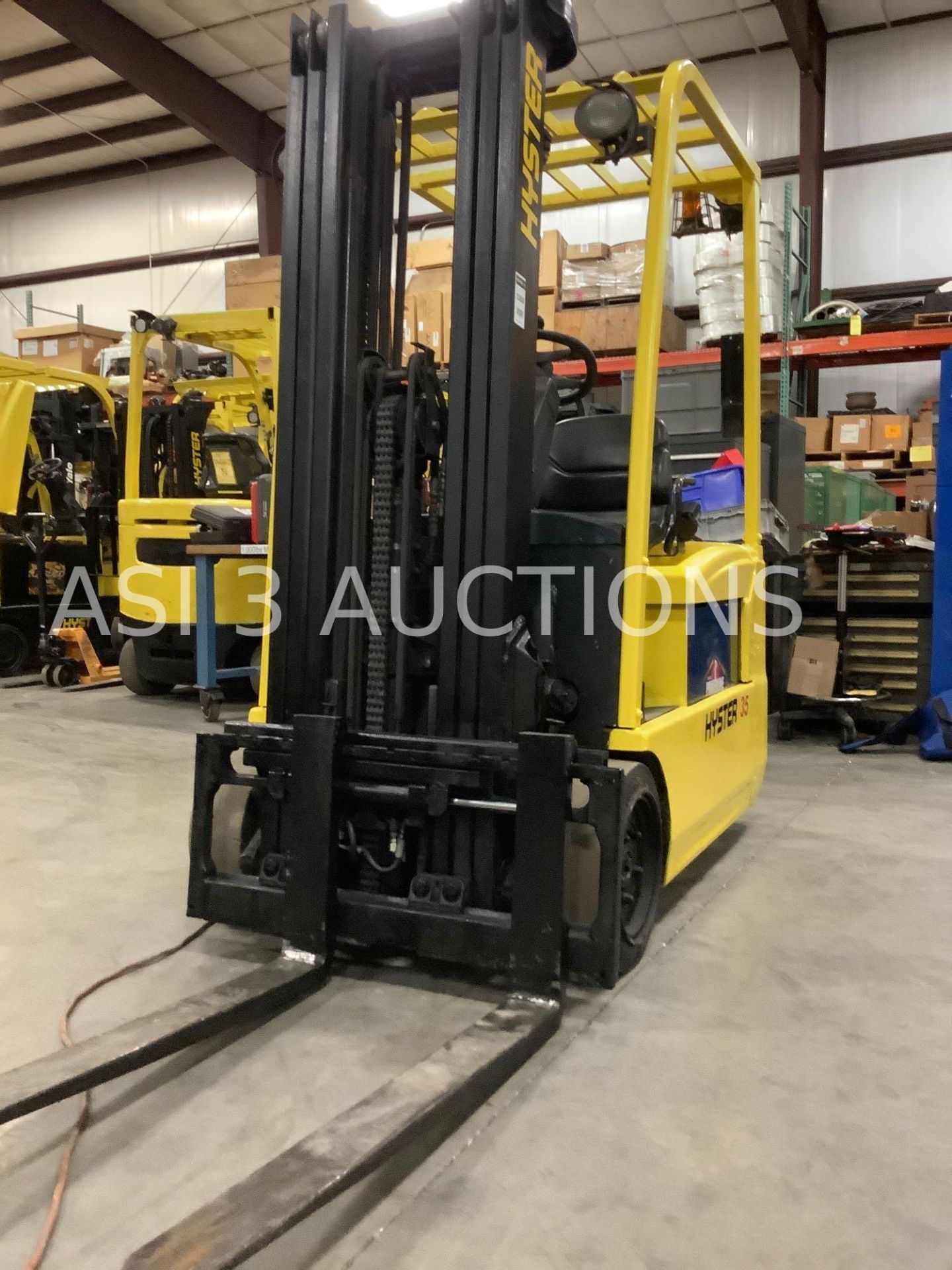 HYSTER FORK LIFT TRUCK MODEL J35ZT MAX CAPACITY 3,500lbs LOAD HEIGHT 187in - Image 4 of 11