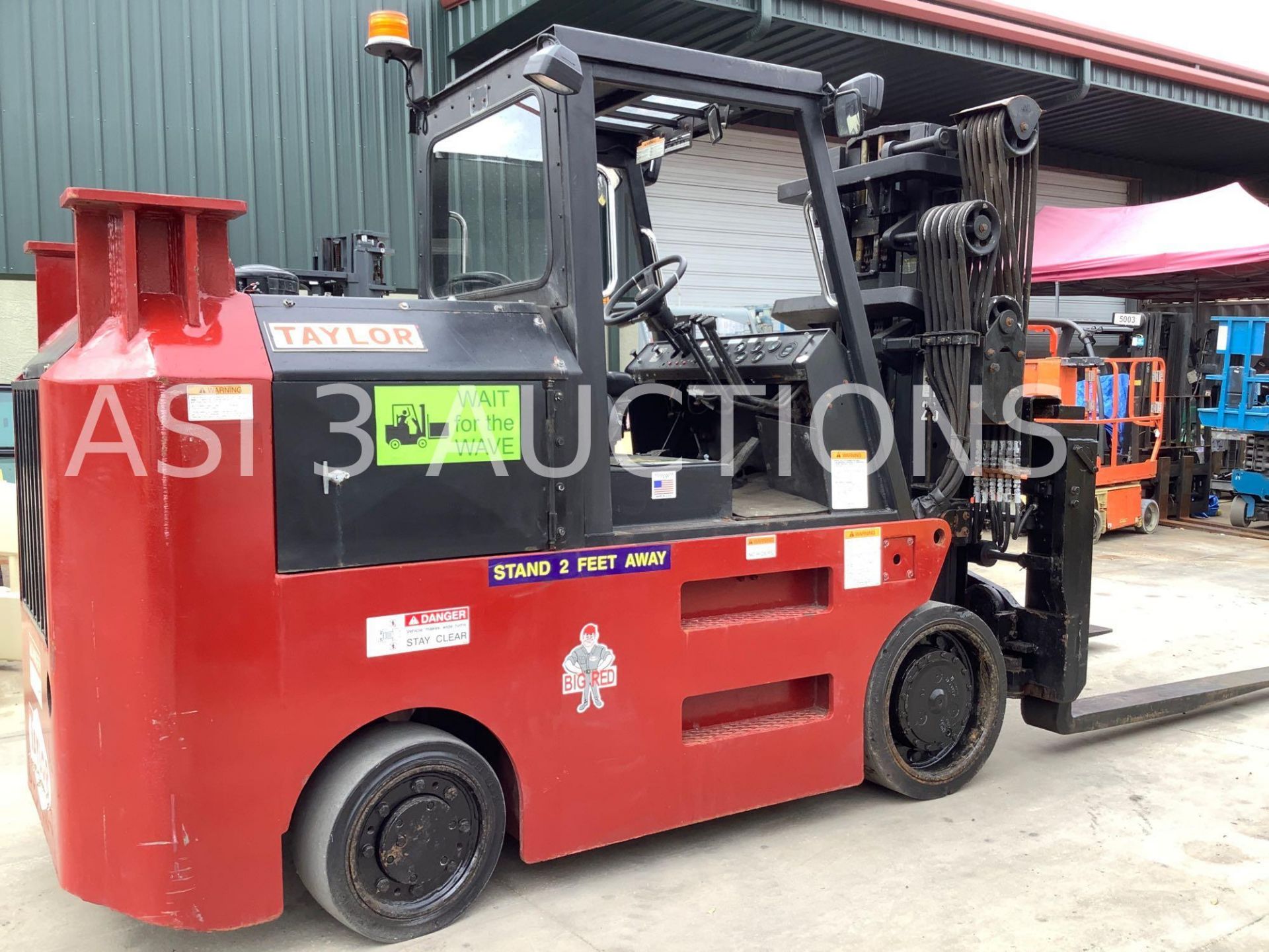 TAYLOR "BIG RED" DIESEL FORKLIFT MODEL TC250, FACTORY RECONDITIONED IN 2014 - Image 3 of 18