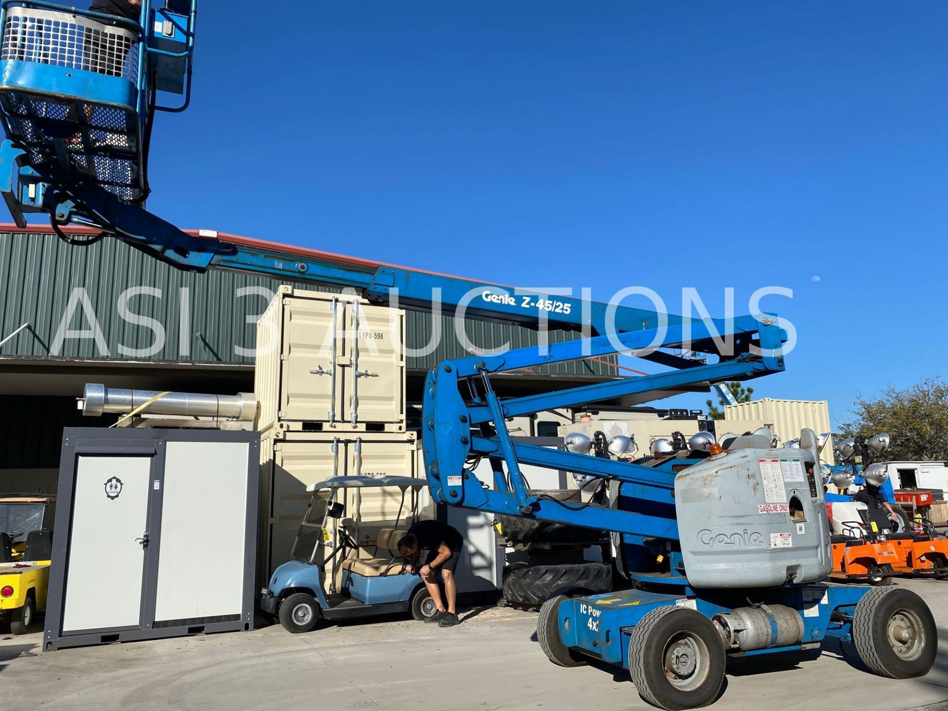 GENIE Z-45/25 DUAL FUEL ARTICULATING BOOM LIFT, FOAM FILLED TIRES, EXTRA WEIGHT UNDERNEATH, 45 - Image 7 of 17