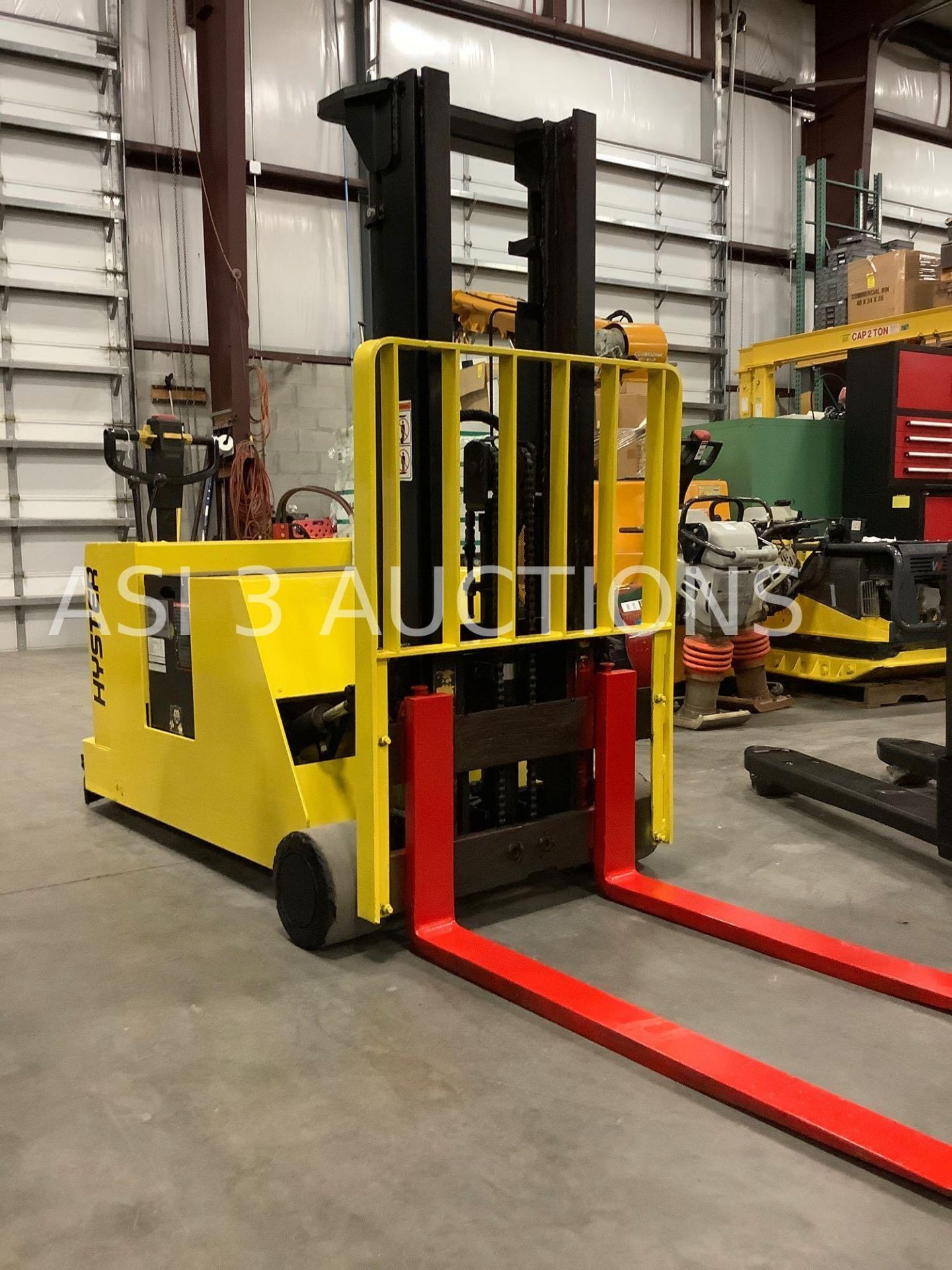 HYSTER ELECTRIC FORK LIFT TILT TRUCK MODEL W40XTC MAX CAPACITY 4000lbs LOAD HEIGHT 104.5 - Image 3 of 5