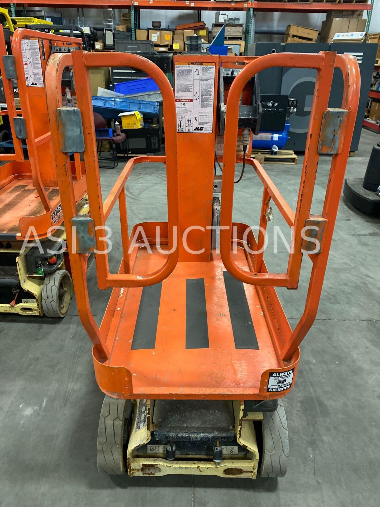JLG ELECTRIC MAN LIFT MODEL 1230ES, 12' PLATFORM HEIGHT, SELF PROPELLED, BUILT IN BATTERY CHARGER - Image 6 of 7