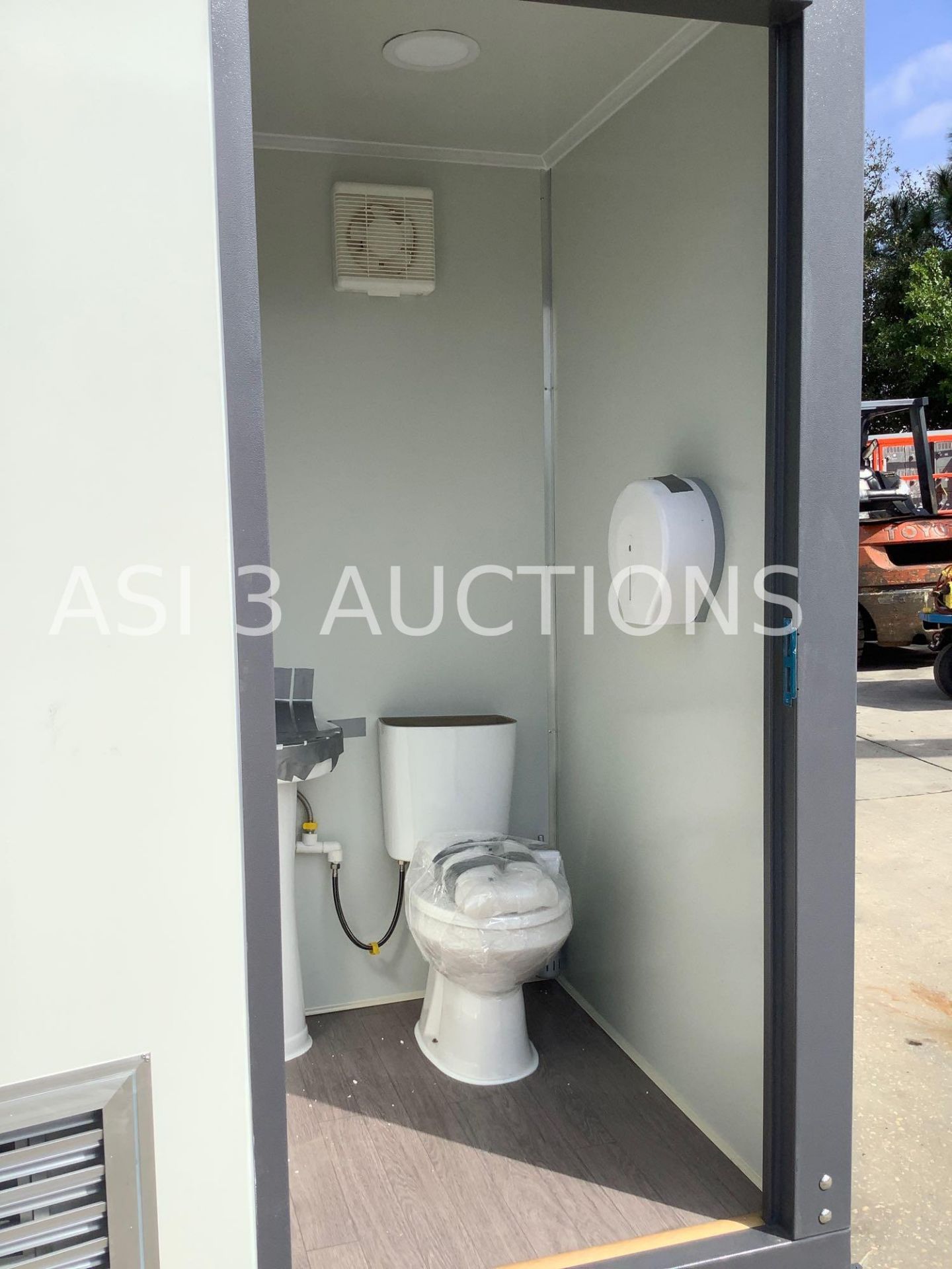 UNUSED PORTABLE DOUBLE BATHROOM UNIT, 2 STALLS, ELECTRIC & PLUMBING HOOK UP, 110V, FORK POCKETS, SIN - Image 6 of 12