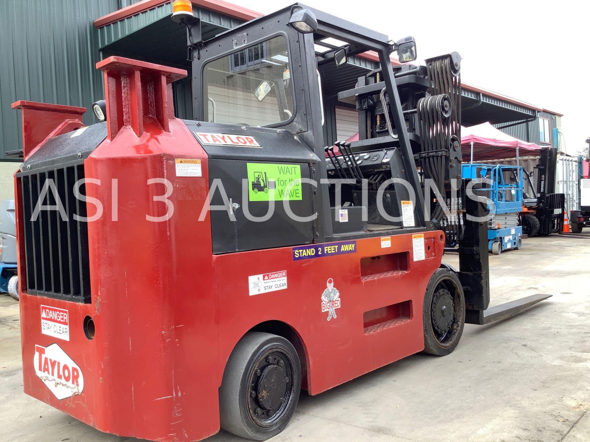 TAYLOR "BIG RED" DIESEL FORKLIFT MODEL TC250, FACTORY RECONDITIONED IN 2014 - Image 11 of 18