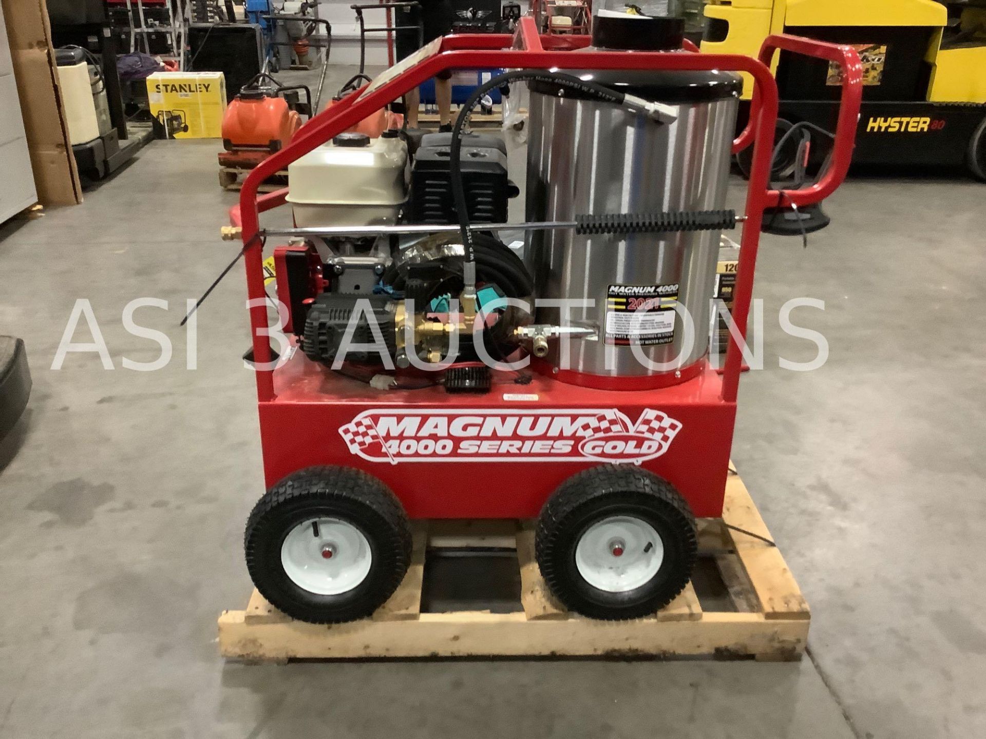 UNUSED 2021 MAGNUM 4000 SERIES GOLD PRESSURE WASHER, 4000 PSI, GAS ENGINE WITH A DIESEL HEATING ELEM