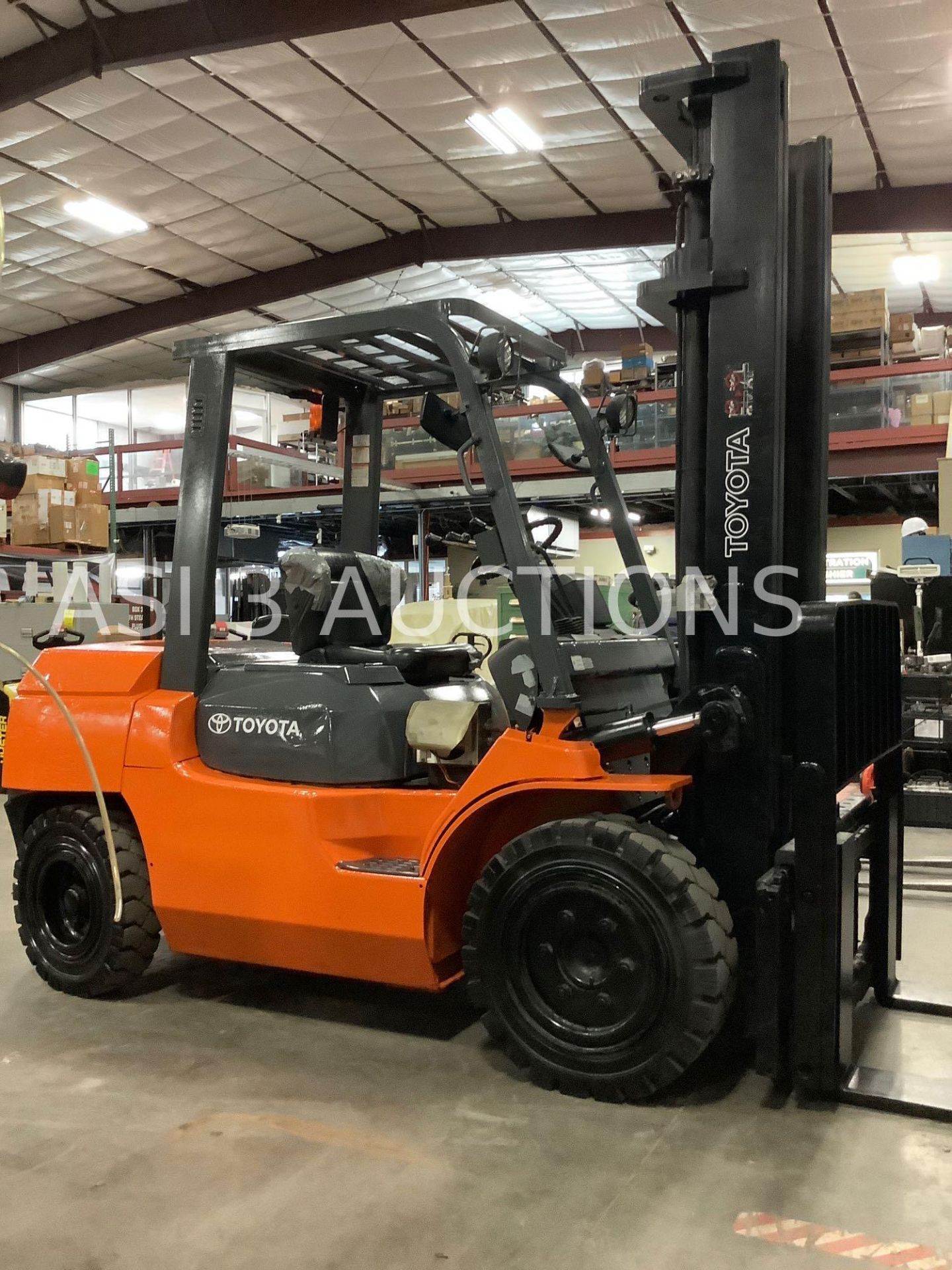 TOYOTA FORKLIFT MODEL 7FGU35 TILT, SIDE SHIFT BACK LIFT APPROX LOAD CAPACITY 7300 - Image 3 of 11