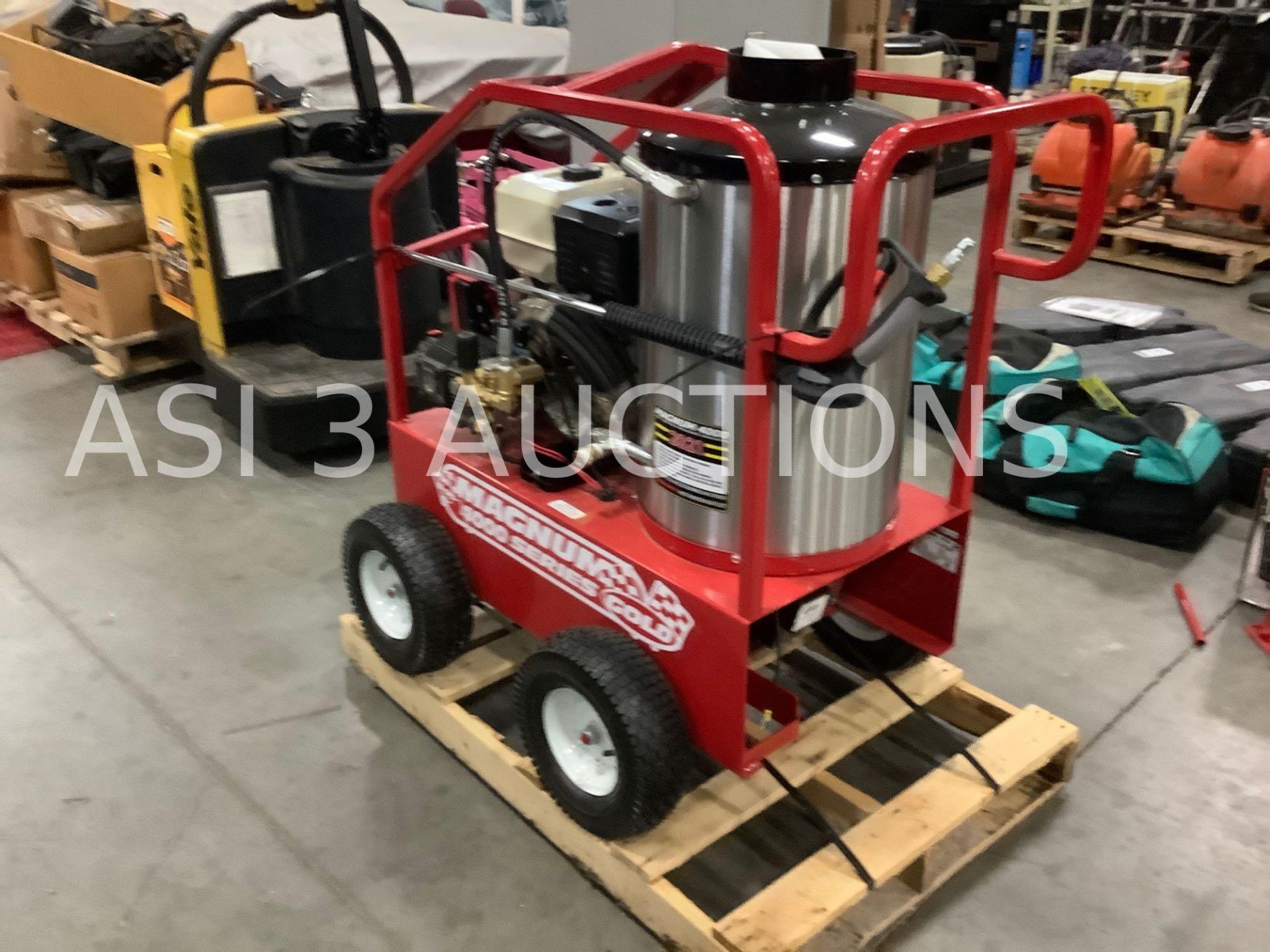 UNUSED 2021 MAGNUM 4000 SERIES GOLD PRESSURE WASHER, 4000 PSI, GAS ENGINE WITH A DIESEL HEATING ELEM - Image 2 of 5