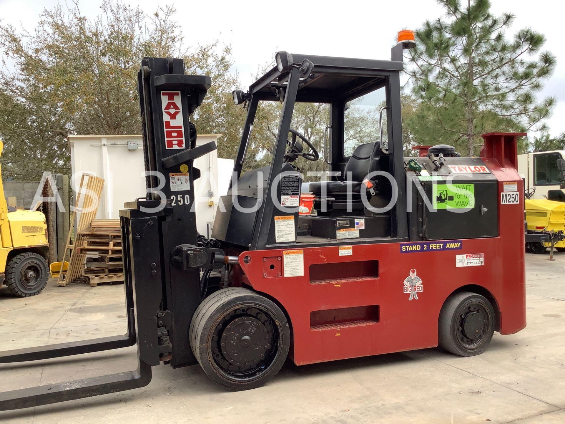 TAYLOR "BIG RED" DIESEL FORKLIFT MODEL TC250, FACTORY RECONDITIONED IN 2014 - Image 13 of 18