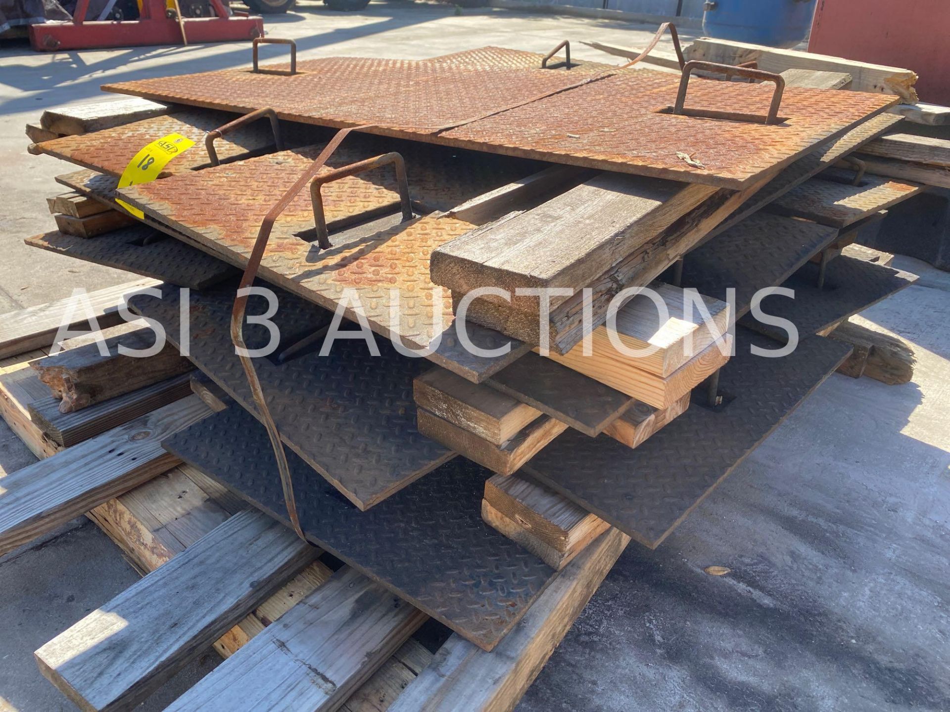 LARGE QUANTITY OF HEAVY STEEL ROAD PLATES - Image 6 of 7