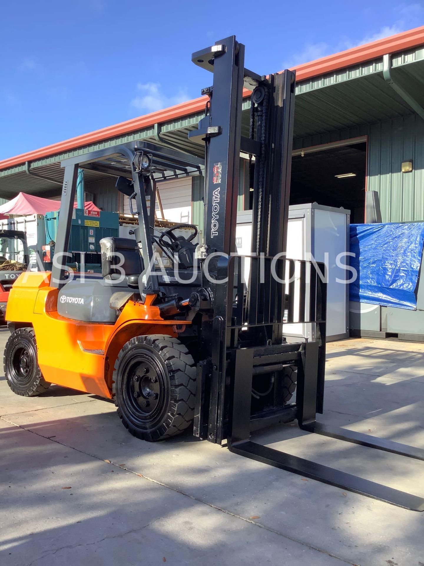 TOYOTA FORKLIFT MODEL 7FGU35 TILT, SIDE SHIFT BACK LIFT APPROX LOAD CAPACITY 7300 - Image 10 of 11