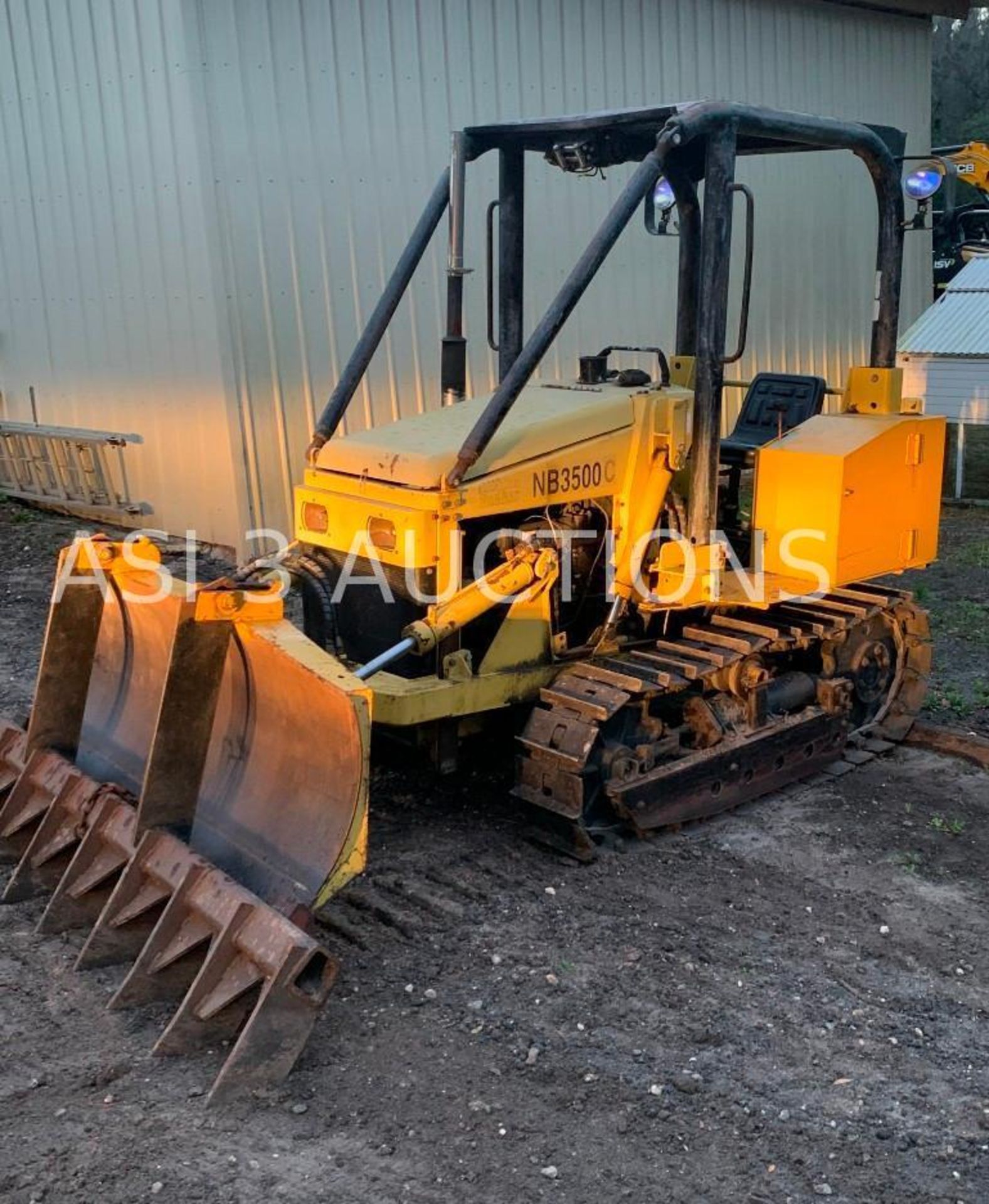 NOR TRAC MB3500 BULLDOZER, DIESEL POWERED, METAL TRACKS, GOOD UNDERCARRIAGE AT APPROX. 95%, 3 POINT - Image 3 of 6