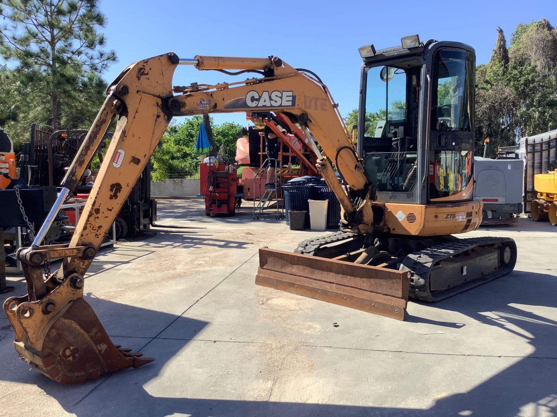 CASE DIESEL EXCAVATOR MODEL CX36B, RUBBER TRACKS, PUSH BLADE, BUCKET ATTACHMENT - Image 3 of 14