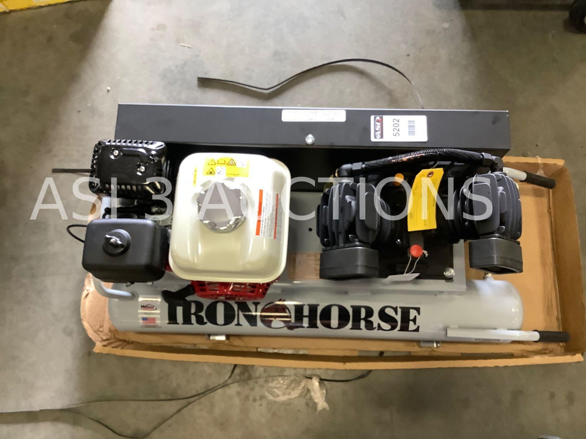 HONDA IRON HORSE 10 GALLON CAPACITY AIR COMPRESSOR, HONDA GX 160 ENGINE, WITH HANDLE AND WHEEL - Image 2 of 5