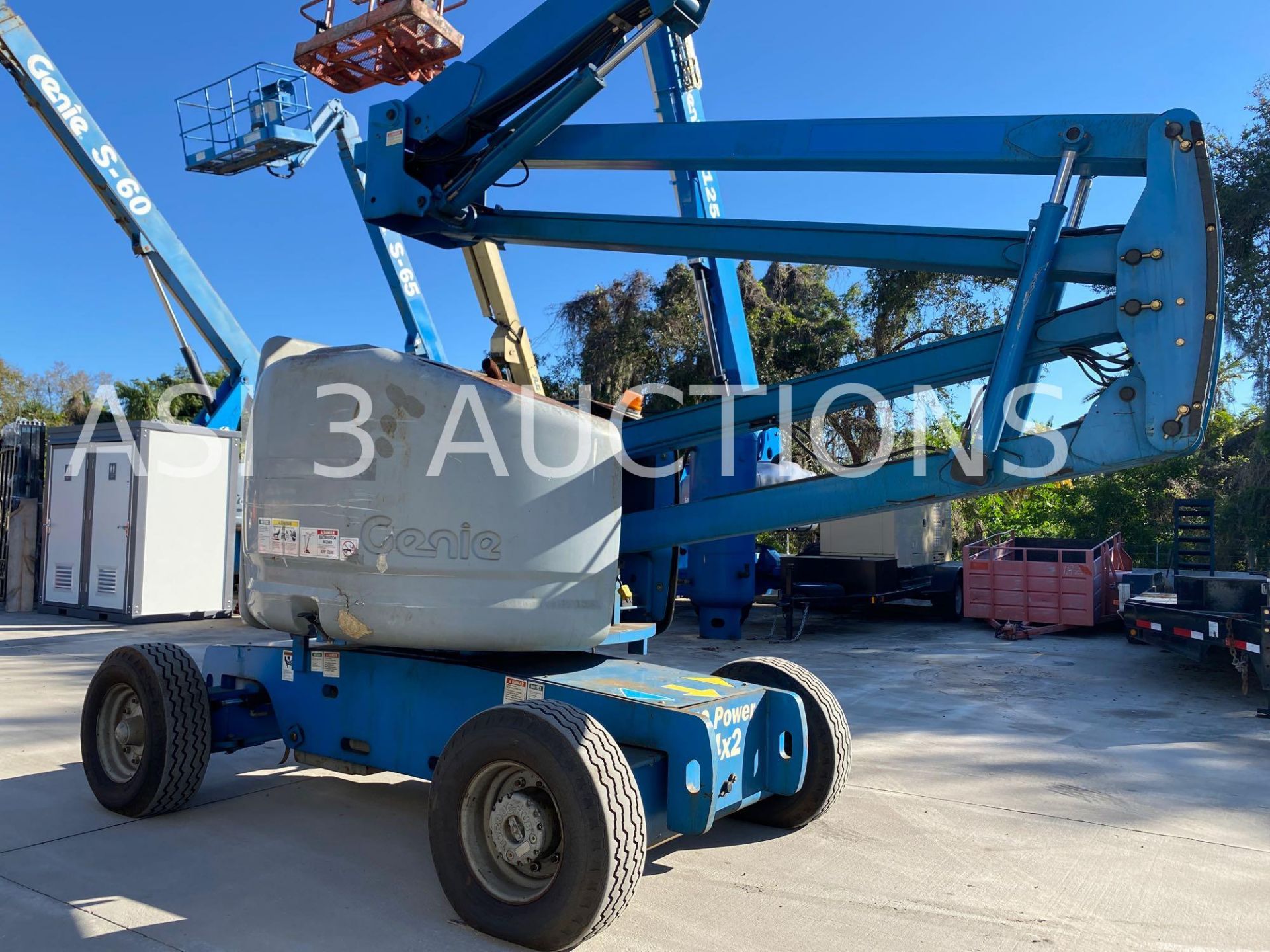 GENIE Z-45/25 DUAL FUEL ARTICULATING BOOM LIFT, FOAM FILLED TIRES, EXTRA WEIGHT UNDERNEATH, 45 - Image 13 of 17