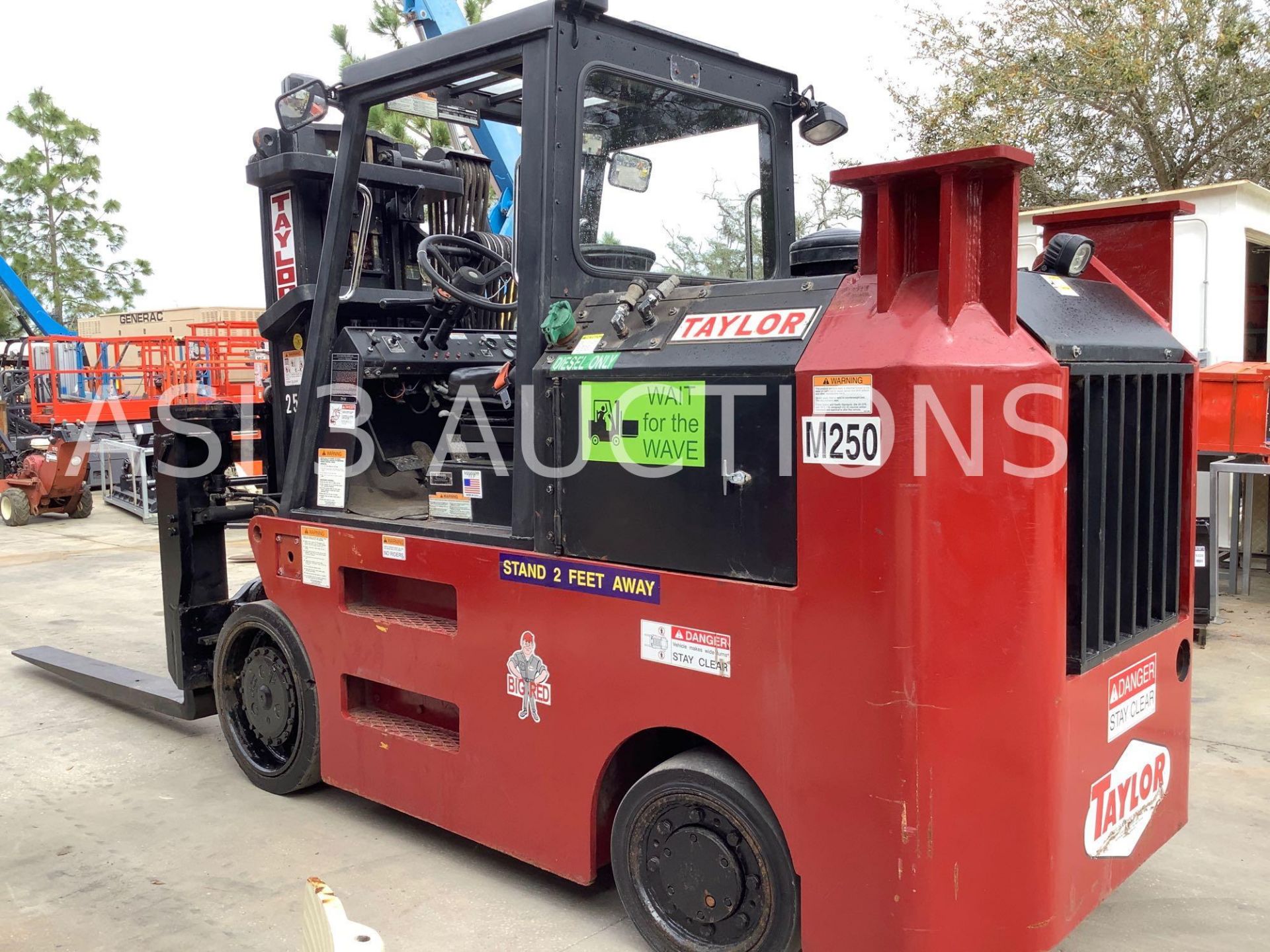 TAYLOR "BIG RED" DIESEL FORKLIFT MODEL TC250, FACTORY RECONDITIONED IN 2014 - Image 12 of 18