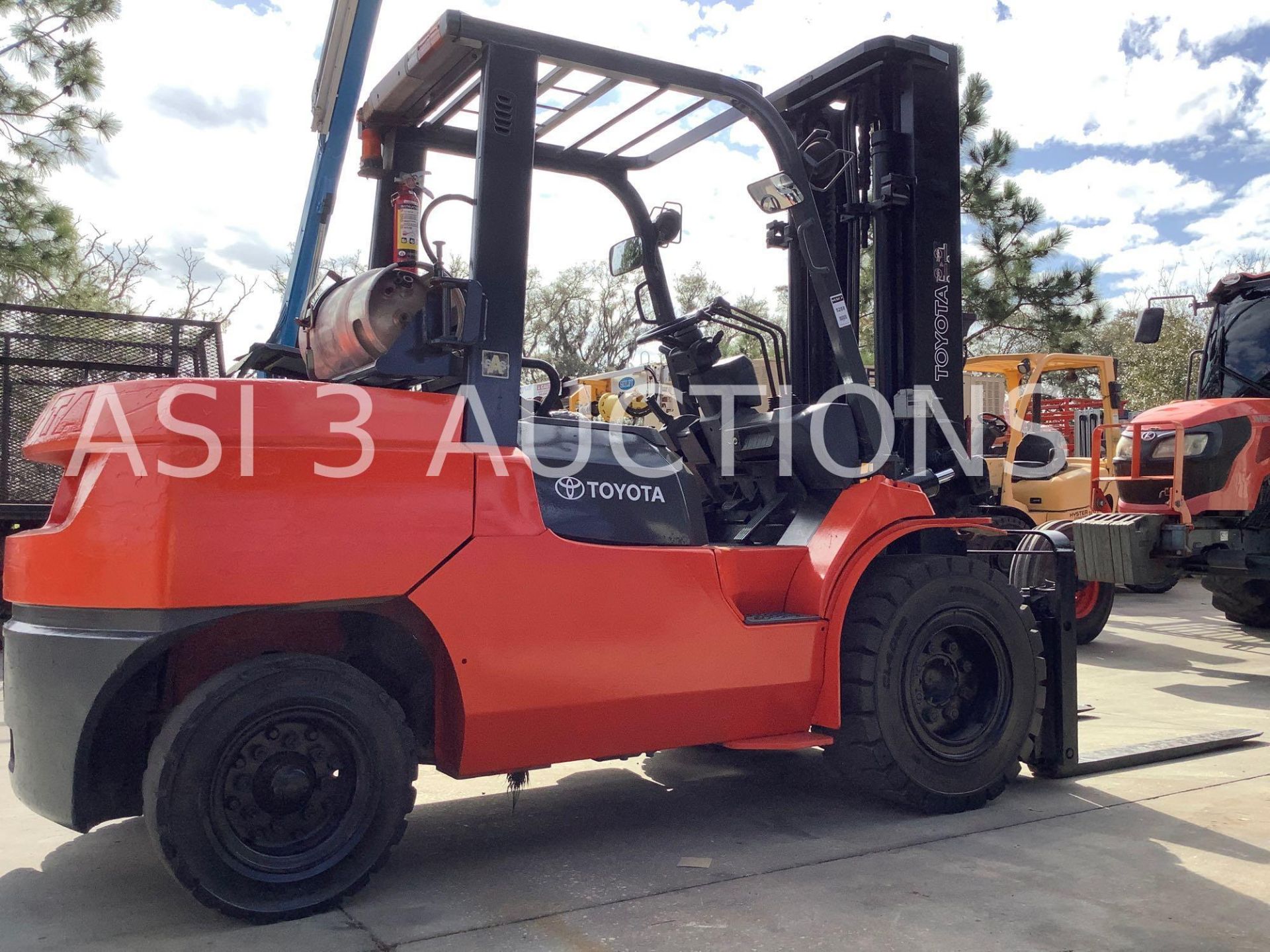 TOYOTA LP FORKLIFT MODEL 7FGU45, TILT,  APPROX LOAD CAPACITY 9750LBS - Image 3 of 11