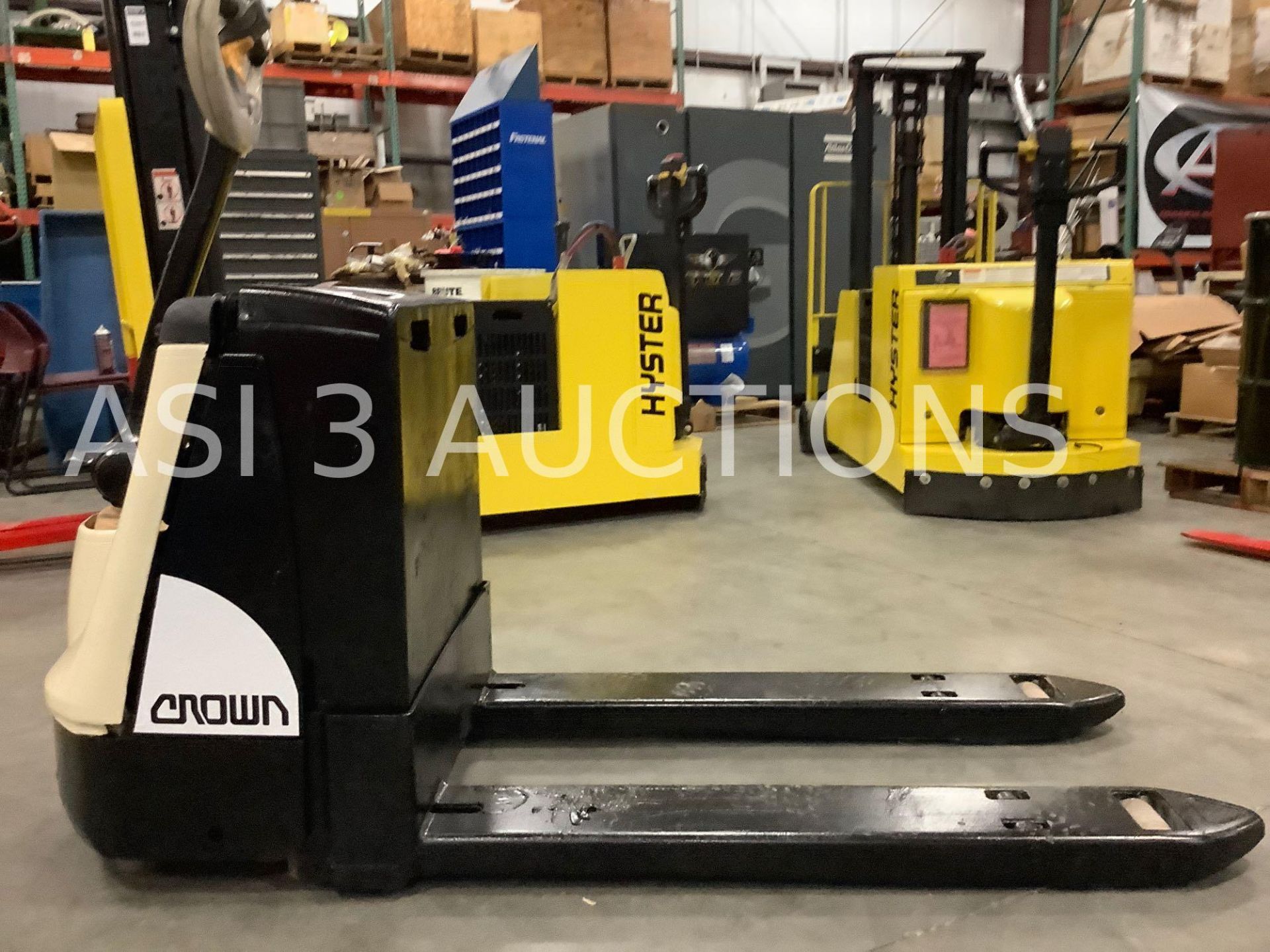 2016 CROWN ELECTRIC WP 3000 SERIES PALLET JACK MODEL WP3035-45 - Image 11 of 14