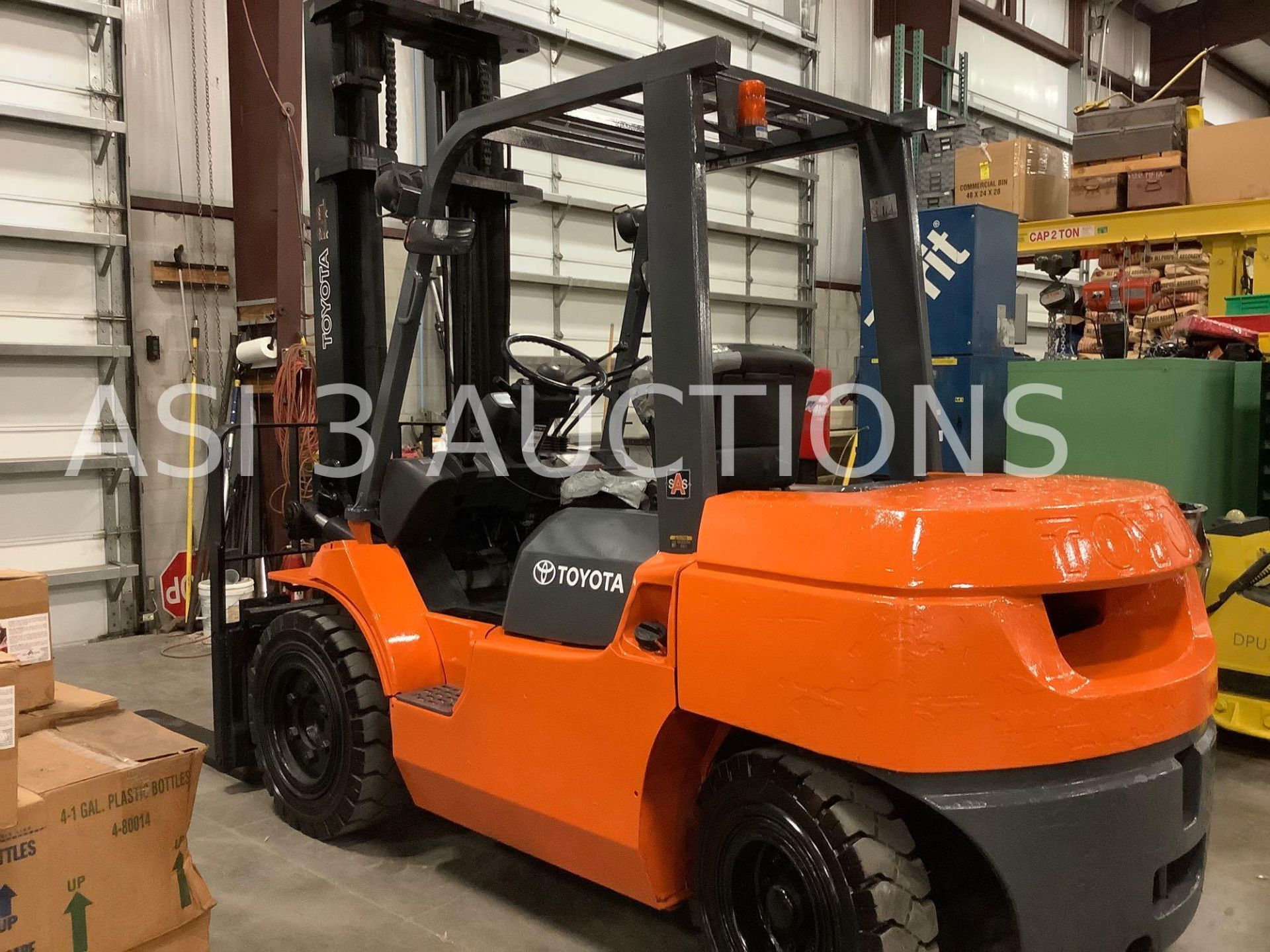 TOYOTA FORKLIFT MODEL 7FGU35 TILT, SIDE SHIFT BACK LIFT APPROX LOAD CAPACITY 7300 - Image 8 of 11