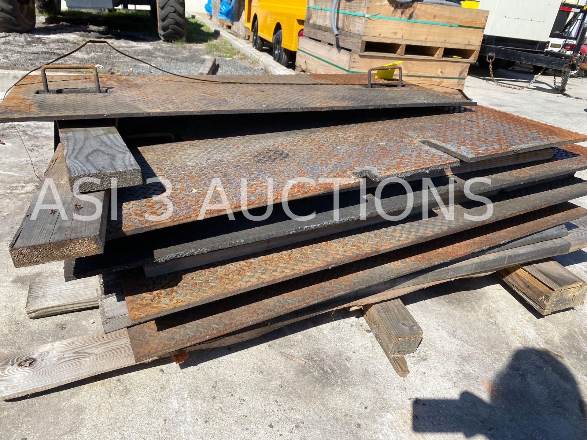 LARGE QUANTITY OF HEAVY STEEL ROAD PLATES - Image 2 of 3