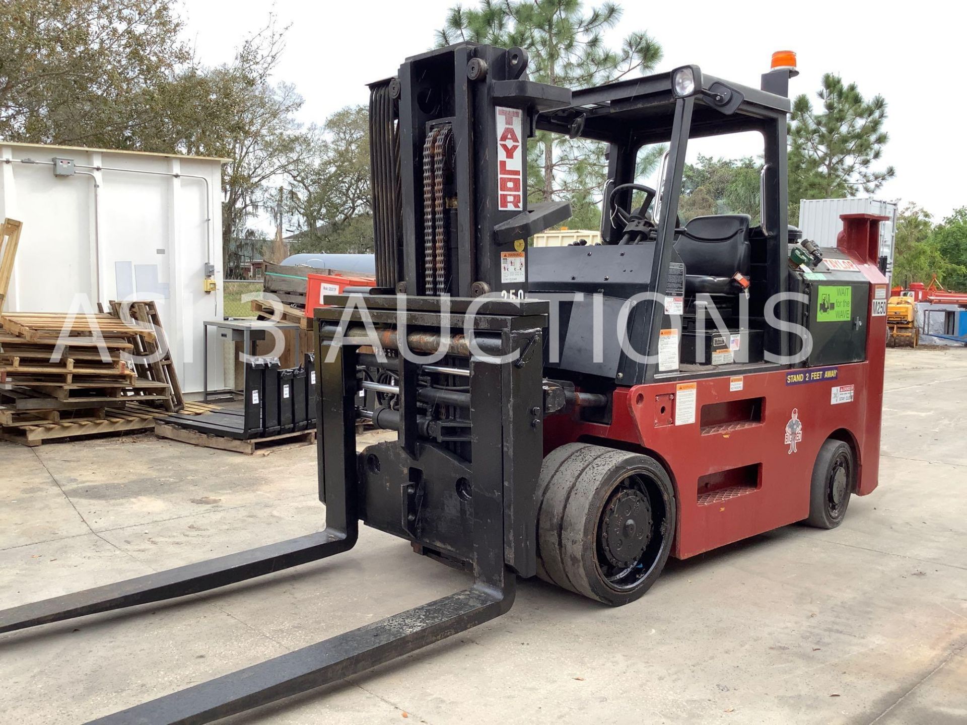 TAYLOR "BIG RED" DIESEL FORKLIFT MODEL TC250, FACTORY RECONDITIONED IN 2014 - Image 8 of 18