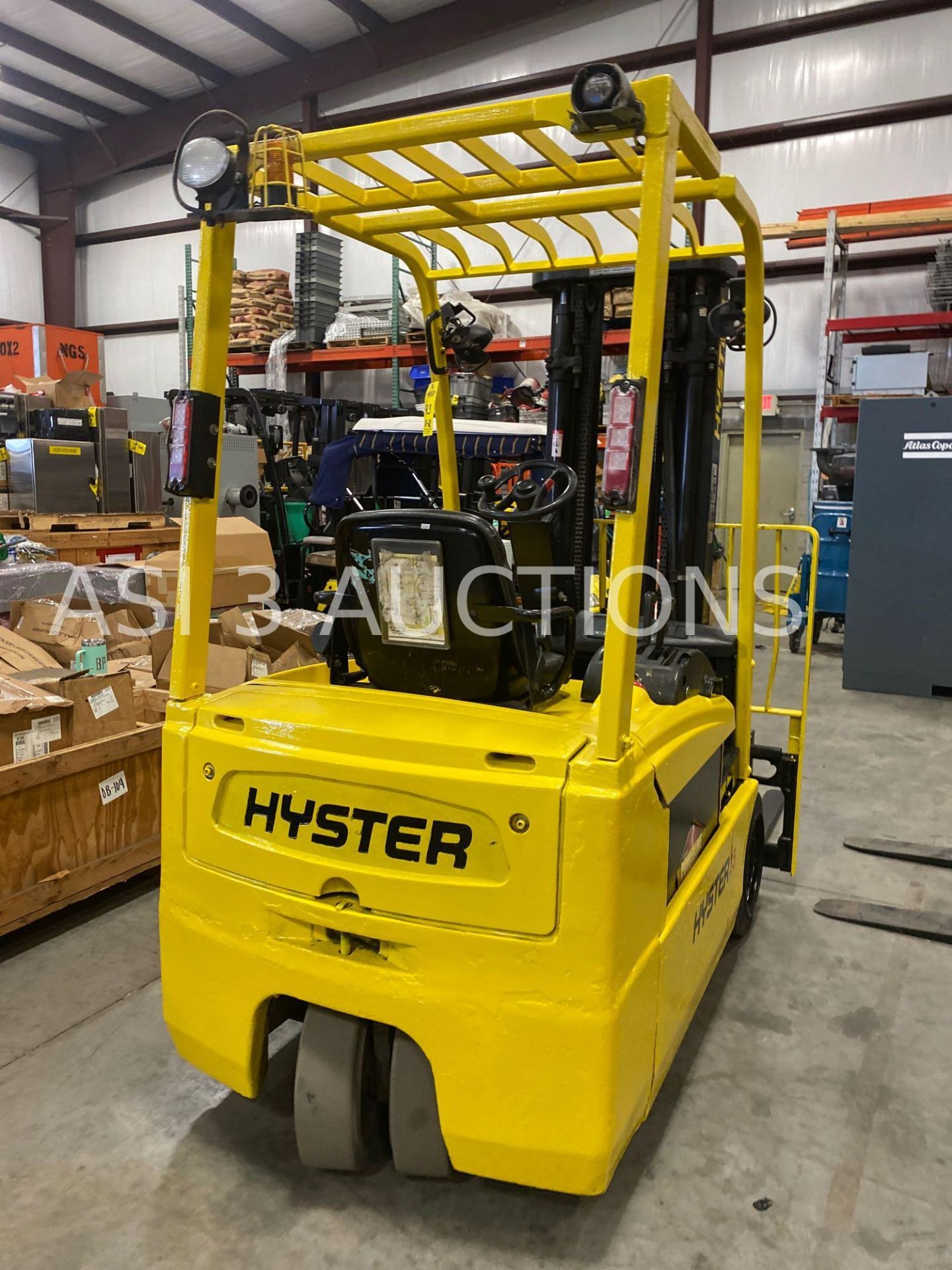 HYSTER J35ZT ELECTRIC FORKLIFT, 3,500 LB CAPACITY, TILT, SIDE SHIFT, 36V, RUNS AND OPERATES - Image 4 of 10