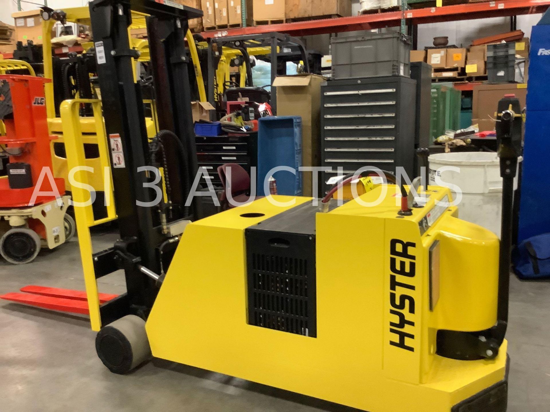 HYSTER FORK LIFT TILT TRUCK MODEL W40XTC MAX CAPACITY 4000lbs LOAD HEIGHT 104.5 RUNS & OPERATES - Image 5 of 9