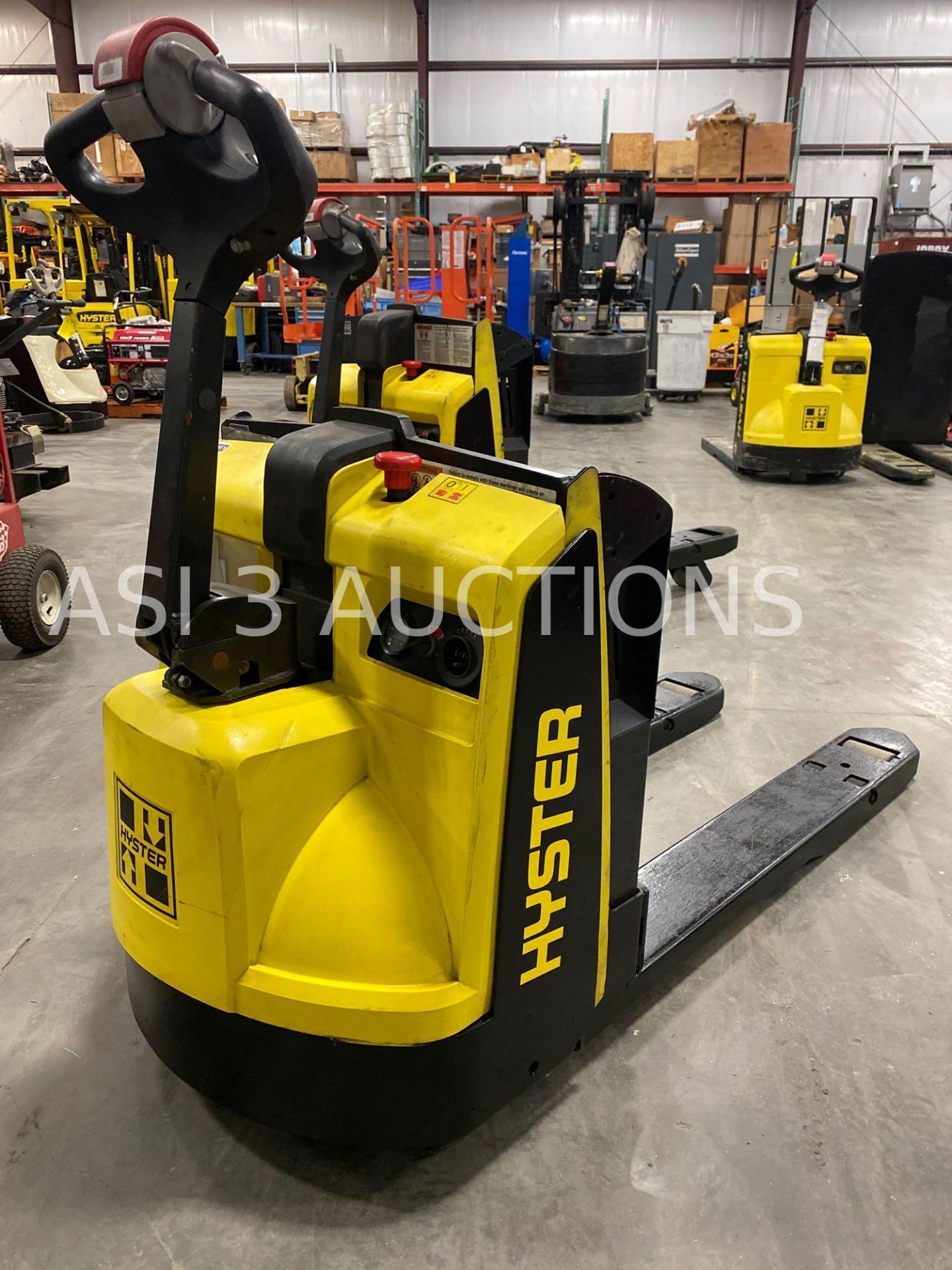 2015 HYSTER ELECTRIC PALLET JACK MODEL W45Z-HD, 24V, 4,500 LB CAPACITY, BUILT IN BATTERY CHARGER