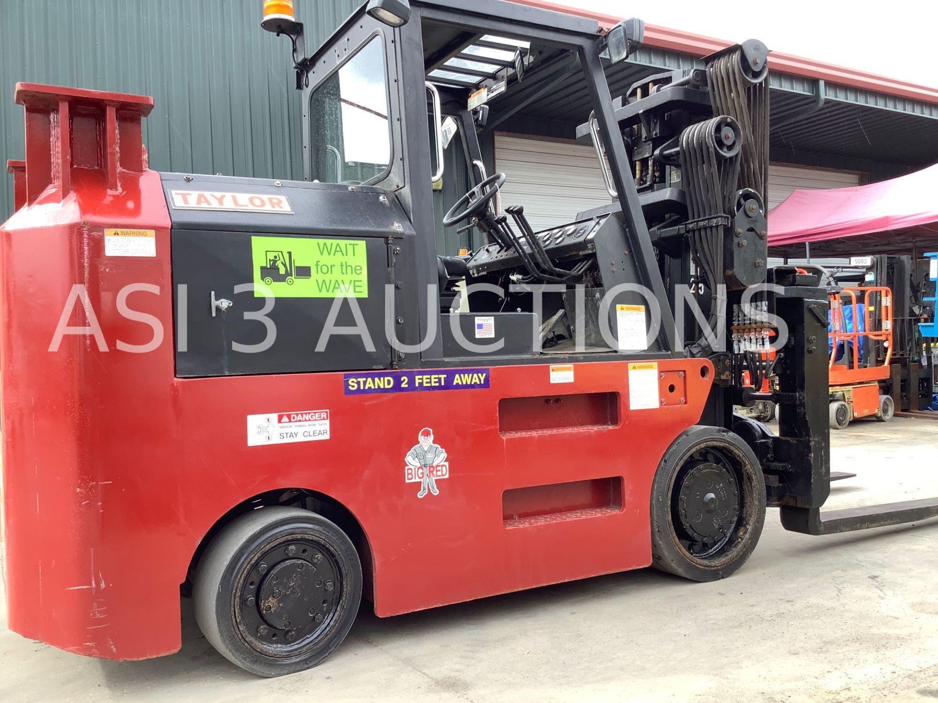 TAYLOR "BIG RED" DIESEL FORKLIFT MODEL TC250, FACTORY RECONDITIONED IN 2014 - Image 10 of 18