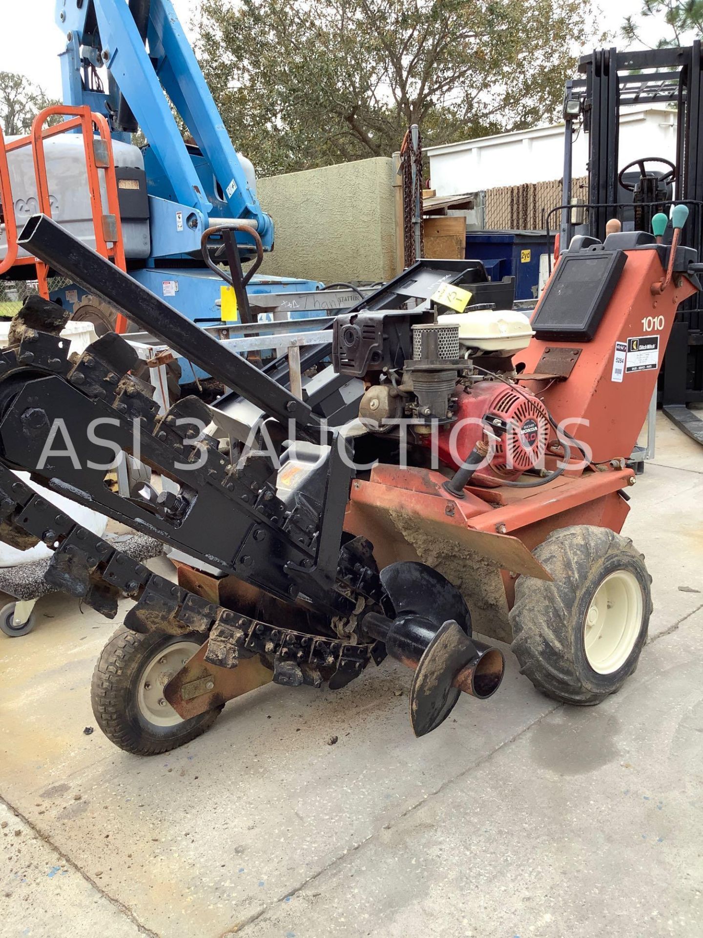 DITCH WITCH 1010 TRENCHER ( 5284) - Image 4 of 5