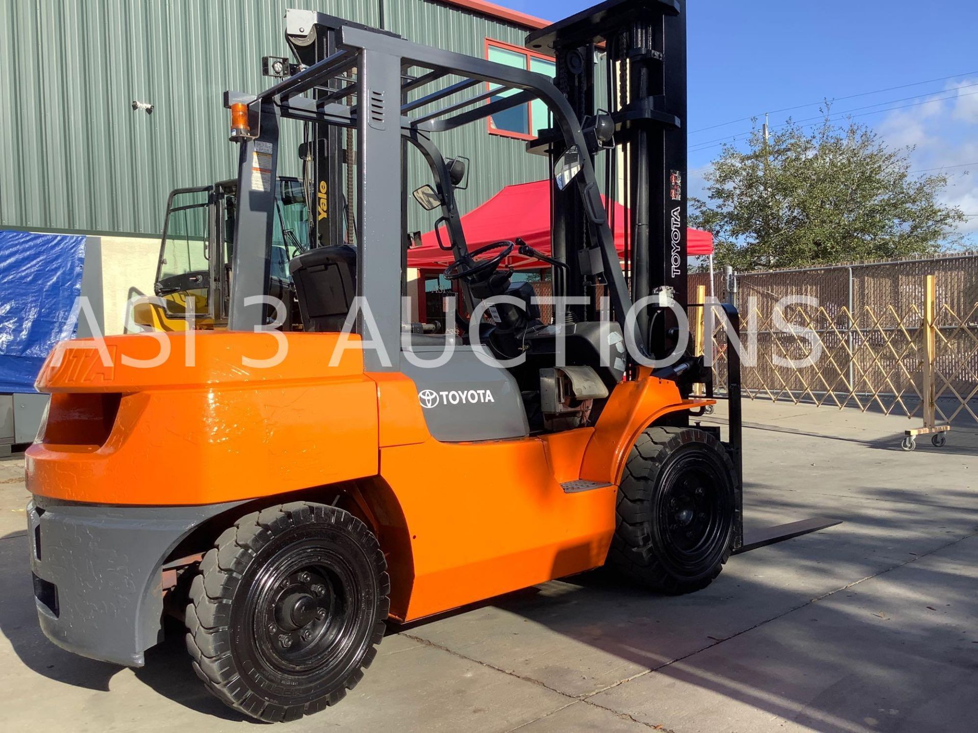 TOYOTA FORKLIFT MODEL 7FGU35 TILT, SIDE SHIFT BACK LIFT APPROX LOAD CAPACITY 7300 - Image 11 of 11