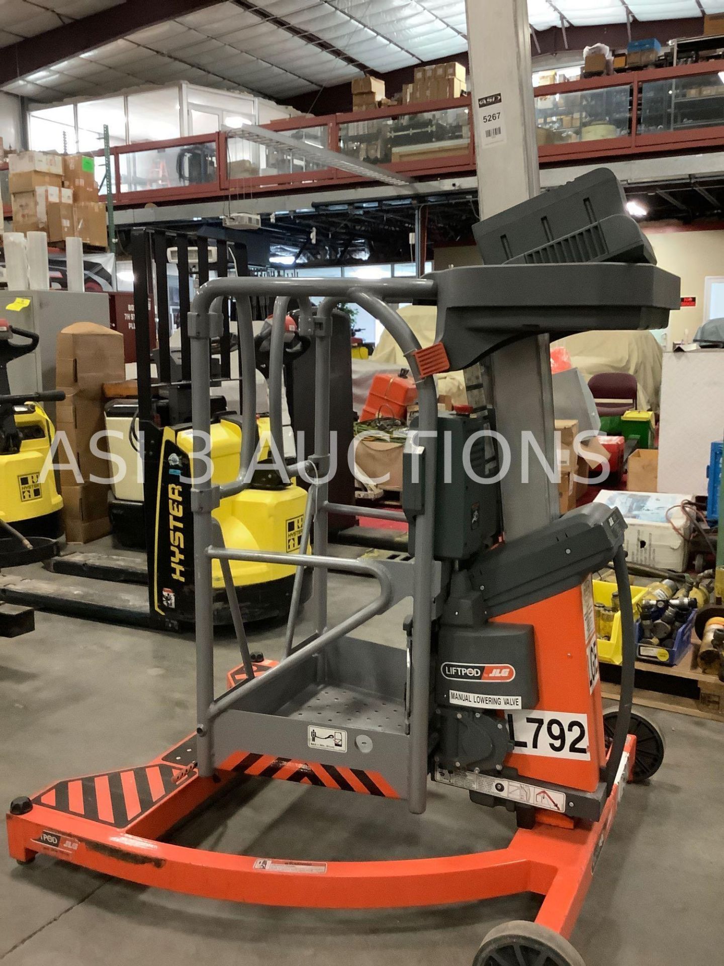 2013 JLG ELECTRIC MAN LIFT MODEL FS80 D3 POWER PACK LIFTPOD 20S MAX CAPACITY 330 WITH MANUAL - Image 2 of 11