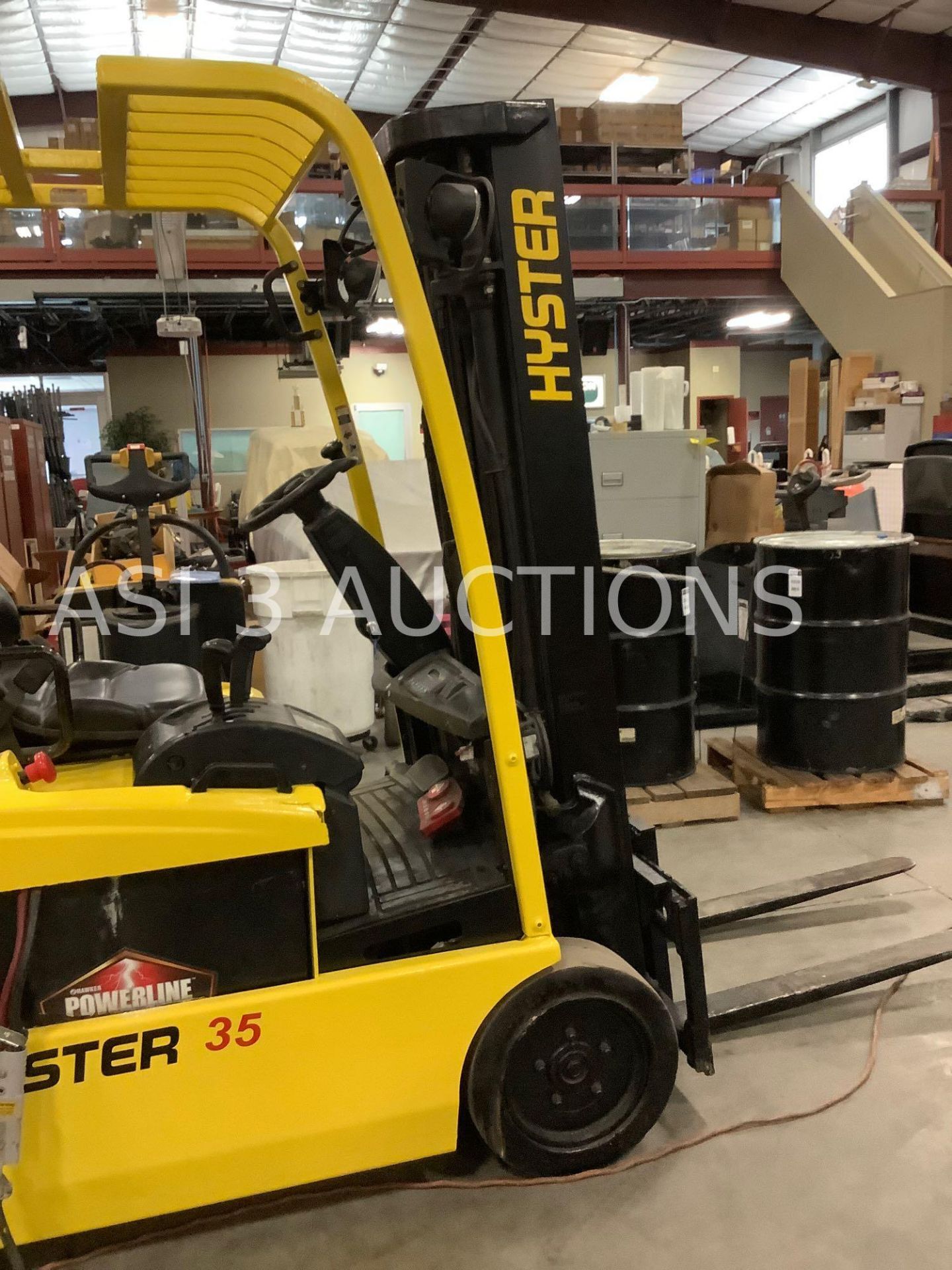 HYSTER FORK LIFT TRUCK MODEL J35ZT MAX CAPACITY 3,500lbs LOAD HEIGHT 187in - Image 7 of 11