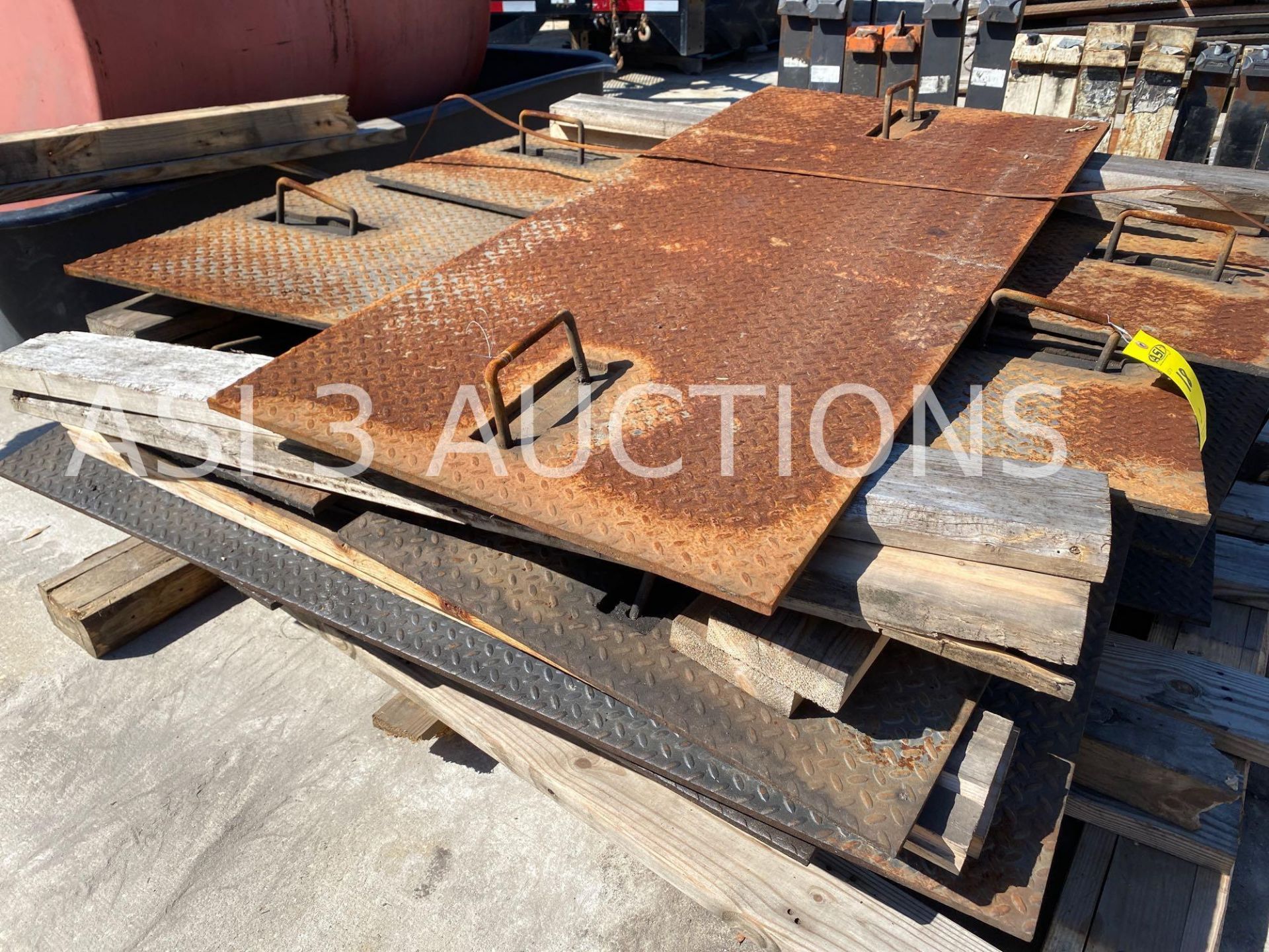 LARGE QUANTITY OF HEAVY STEEL ROAD PLATES - Image 2 of 7