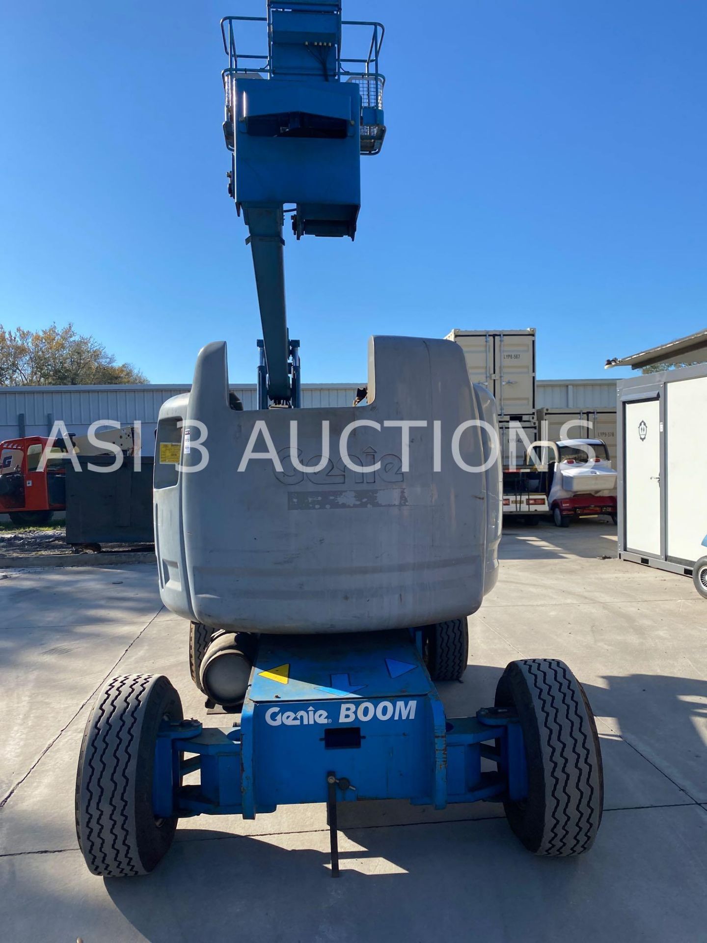 GENIE Z-45/25 DUAL FUEL ARTICULATING BOOM LIFT, FOAM FILLED TIRES, EXTRA WEIGHT UNDERNEATH, 45 - Image 10 of 17