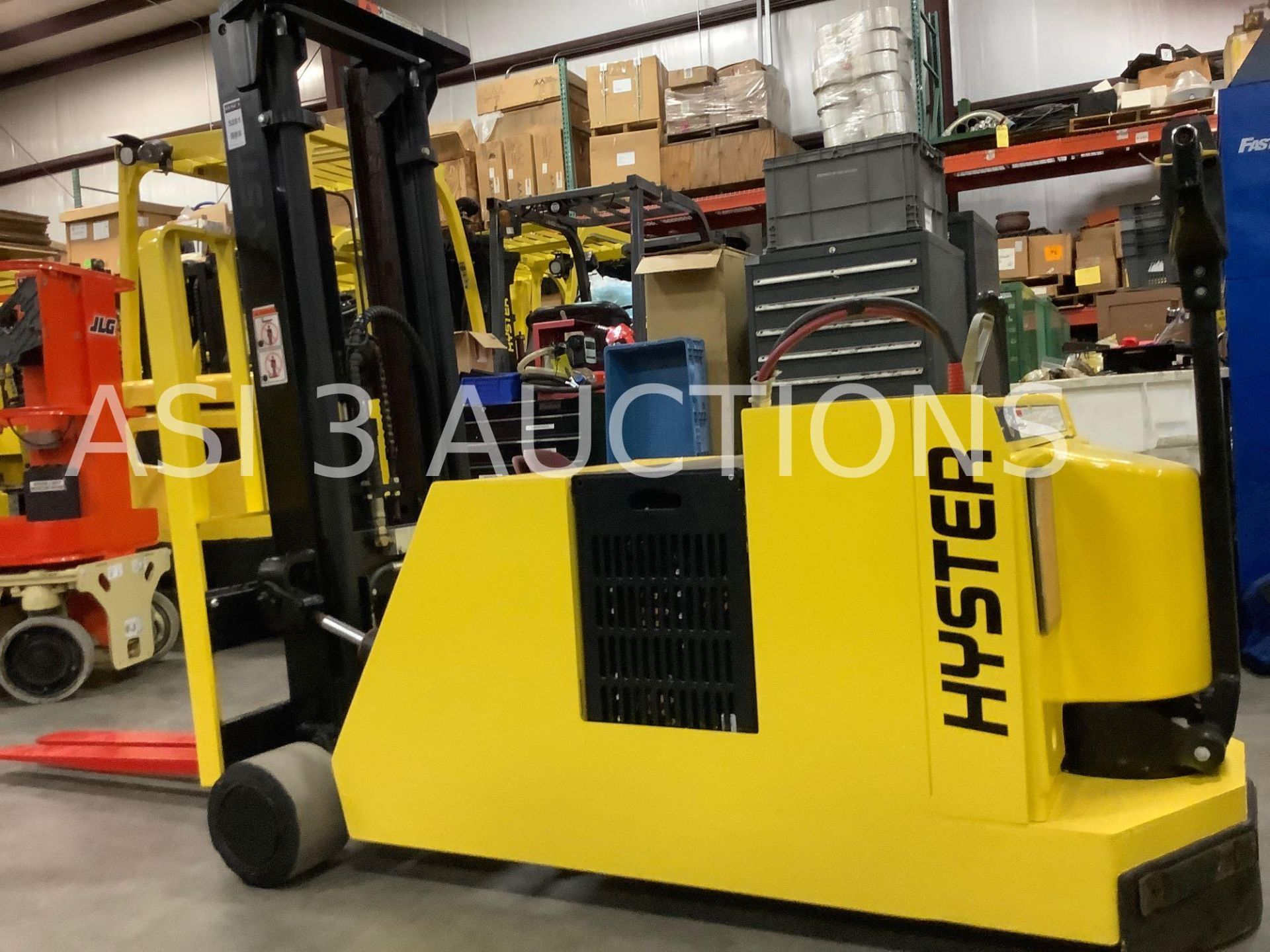 HYSTER FORK LIFT TILT TRUCK MODEL W40XTC MAX CAPACITY 4000lbs LOAD HEIGHT 104.5 RUNS & OPERATES - Image 3 of 9
